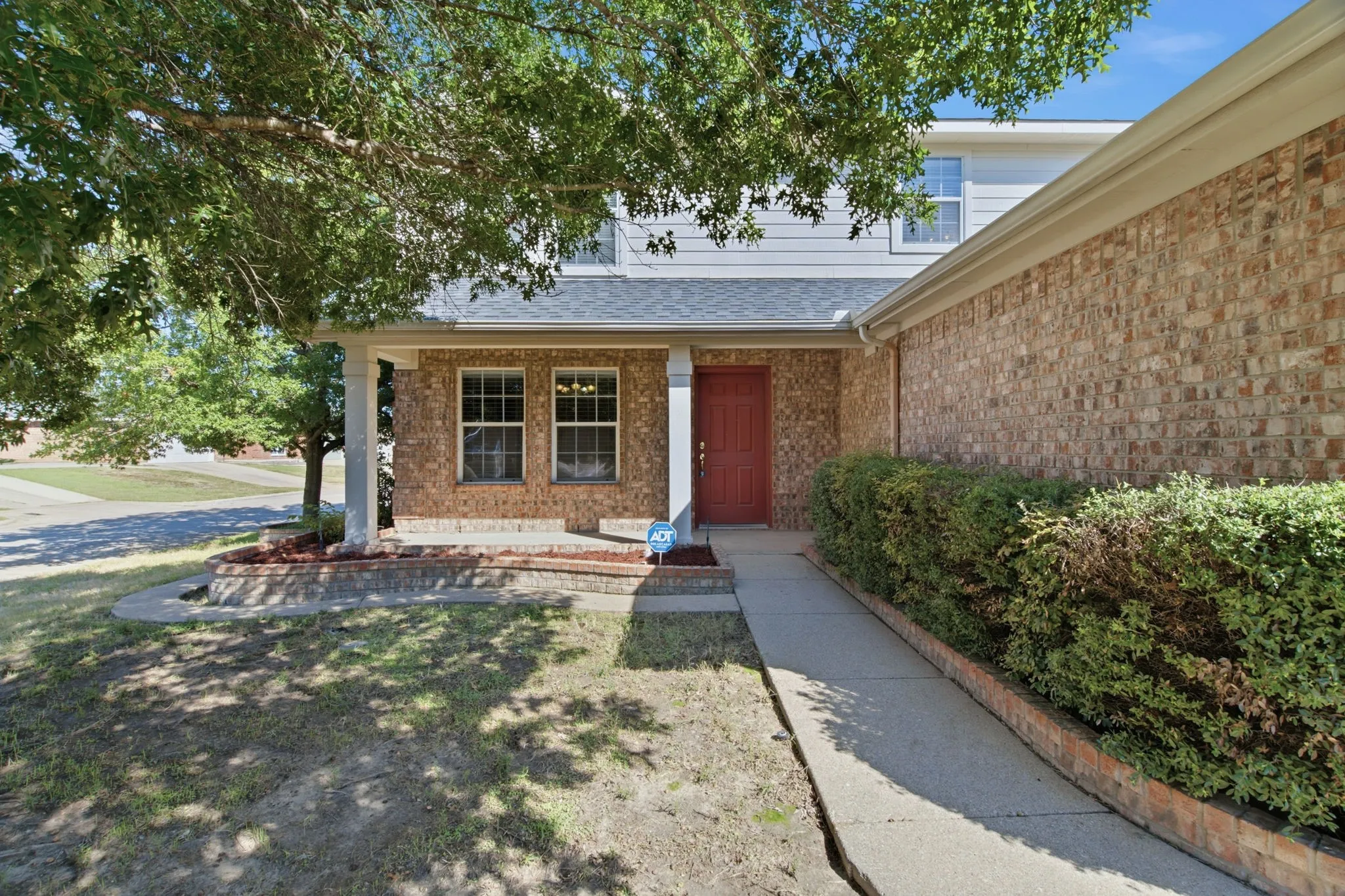 Single Family Residence For Sale in Tarrant County , 9856 Parkmere Drive, Fort Worth, Texas 76108, 4 Bedroom, 3 Bathroom, 2 Garage spaces, 2,740 Sqft, built in 2002, mls#21372317, Real Estate Agent in Fort Worth, Homes For Sale in Tarrant county, Homes For Sale in Fort Worth, Realtor in Fort Worth Texas, Real Estate Brokerage Independent Realty Texas, Luminita Cordes Realtor