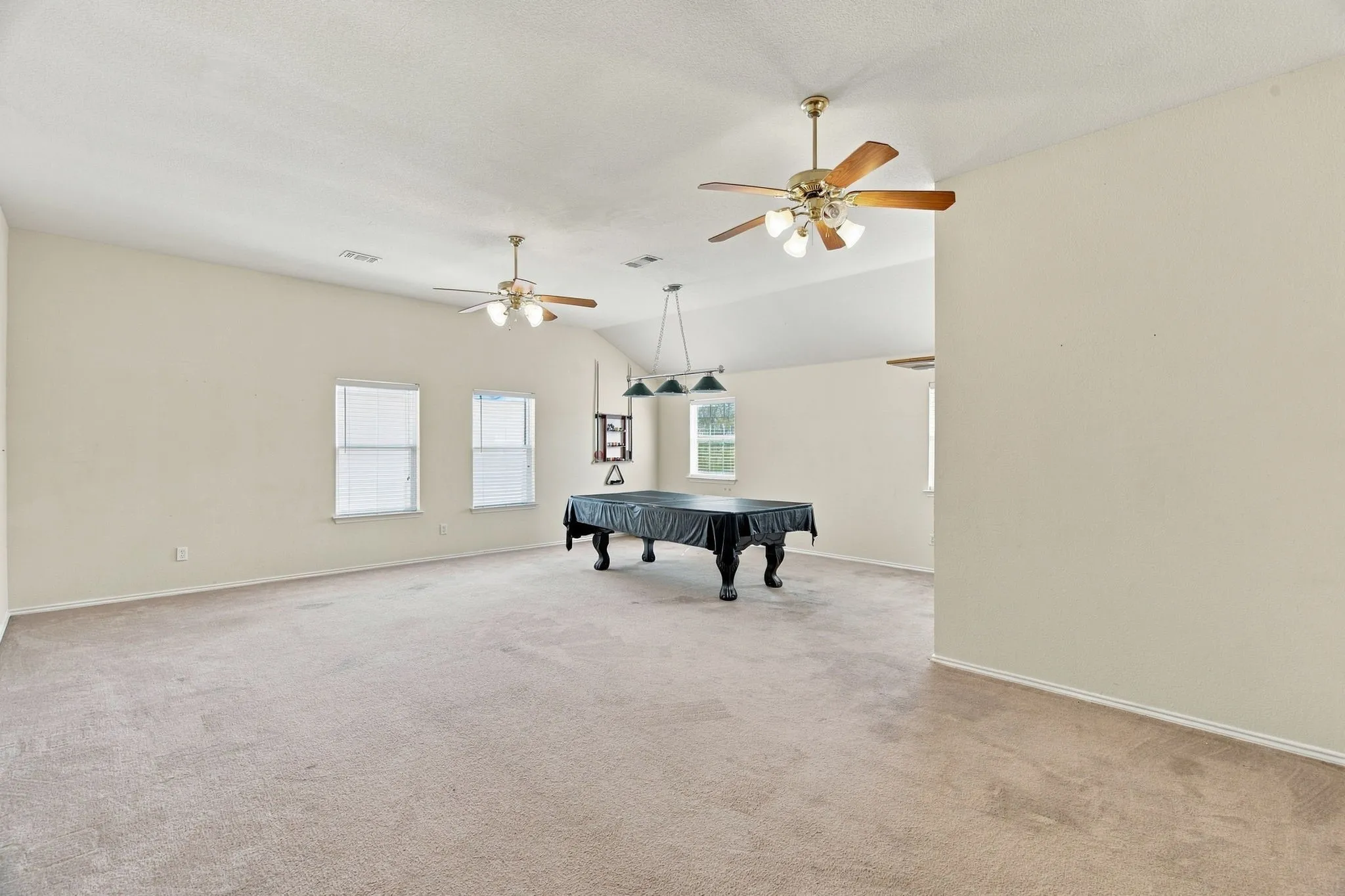 Single Family Residence For Sale in Tarrant County , 9856 Parkmere Drive, Fort Worth, Texas 76108, 4 Bedroom, 3 Bathroom, 2 Garage spaces, 2,740 Sqft, built in 2002, mls#21372317, Real Estate Agent in Fort Worth, Homes For Sale in Tarrant county, Homes For Sale in Fort Worth, Realtor in Fort Worth Texas, Real Estate Brokerage Independent Realty Texas, Luminita Cordes Realtor