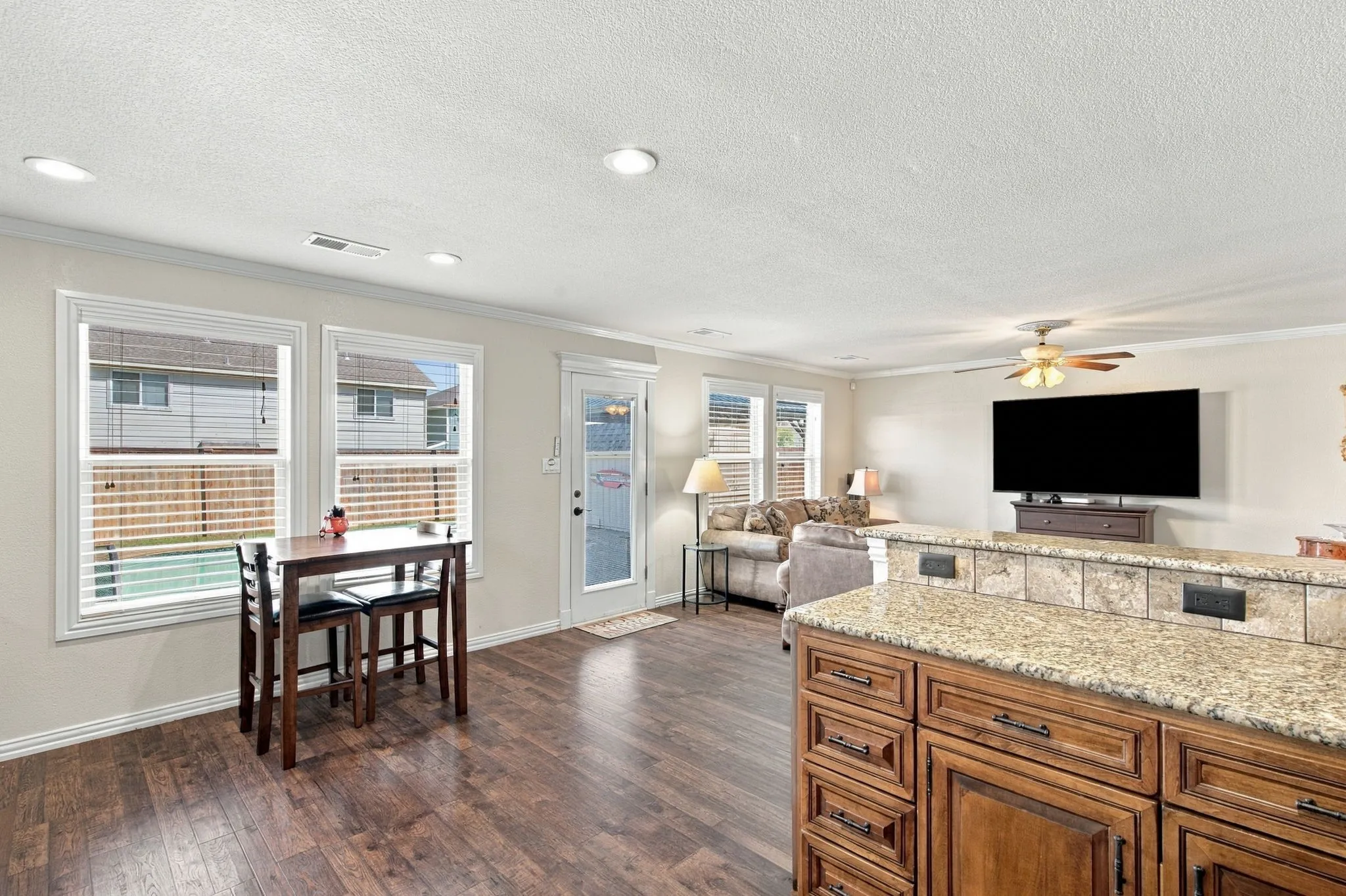 Single Family Residence For Sale in Tarrant County , 9856 Parkmere Drive, Fort Worth, Texas 76108, 4 Bedroom, 3 Bathroom, 2 Garage spaces, 2,740 Sqft, built in 2002, mls#21372317, Real Estate Agent in Fort Worth, Homes For Sale in Tarrant county, Homes For Sale in Fort Worth, Realtor in Fort Worth Texas, Real Estate Brokerage Independent Realty Texas, Luminita Cordes Realtor
