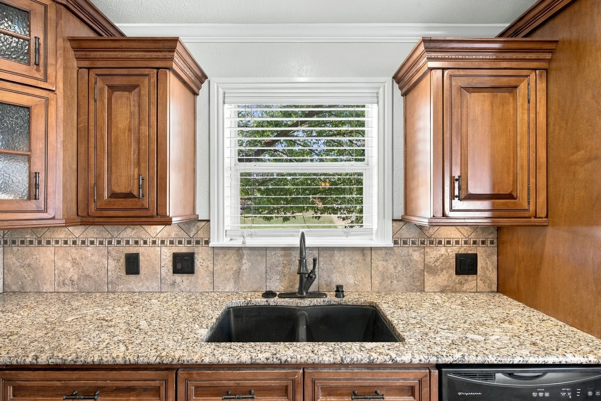 Single Family Residence For Sale in Tarrant County , 9856 Parkmere Drive, Fort Worth, Texas 76108, 4 Bedroom, 3 Bathroom, 2 Garage spaces, 2,740 Sqft, built in 2002, mls#21372317, Real Estate Agent in Fort Worth, Homes For Sale in Tarrant county, Homes For Sale in Fort Worth, Realtor in Fort Worth Texas, Real Estate Brokerage Independent Realty Texas, Luminita Cordes Realtor