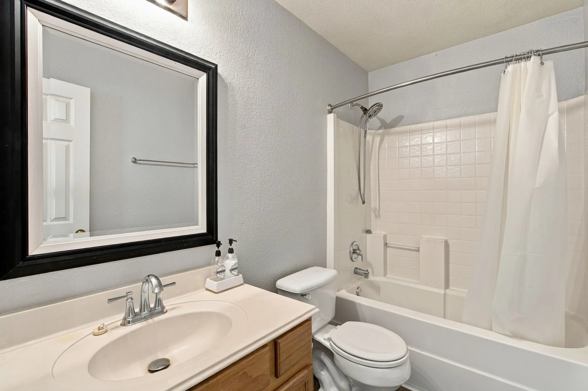 Single Family Residence For Sale in Tarrant County , 9856 Parkmere Drive, Fort Worth, Texas 76108, 4 Bedroom, 3 Bathroom, 2 Garage spaces, 2,740 Sqft, built in 2002, mls#21372317, Real Estate Agent in Fort Worth, Homes For Sale in Tarrant county, Homes For Sale in Fort Worth, Realtor in Fort Worth Texas, Real Estate Brokerage Independent Realty Texas, Luminita Cordes Realtor