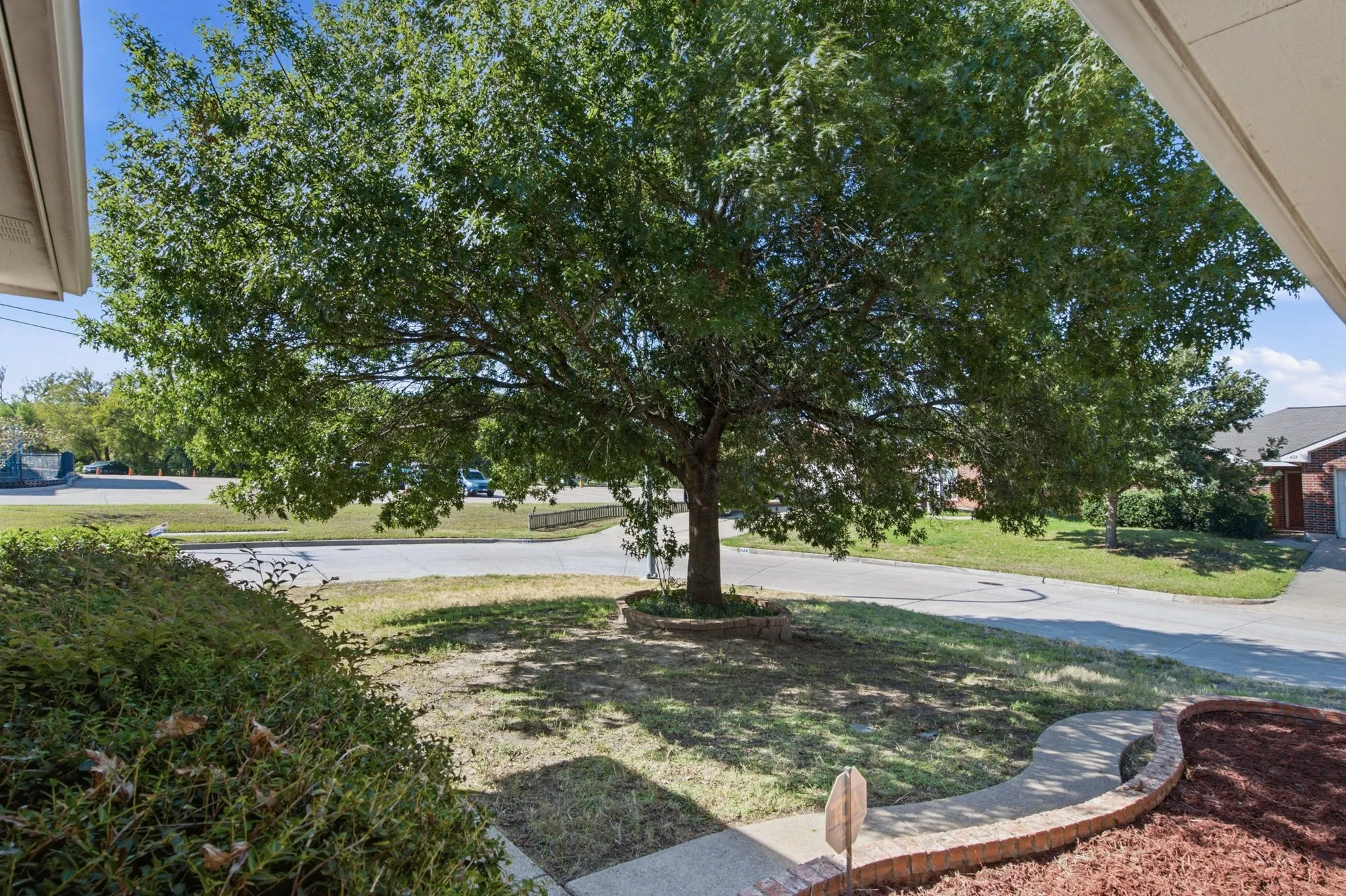 Single Family Residence For Sale in Tarrant County , 9856 Parkmere Drive, Fort Worth, Texas 76108, 4 Bedroom, 3 Bathroom, 2 Garage spaces, 2,740 Sqft, built in 2002, mls#21372317, Real Estate Agent in Fort Worth, Homes For Sale in Tarrant county, Homes For Sale in Fort Worth, Realtor in Fort Worth Texas, Real Estate Brokerage Independent Realty Texas, Luminita Cordes Realtor