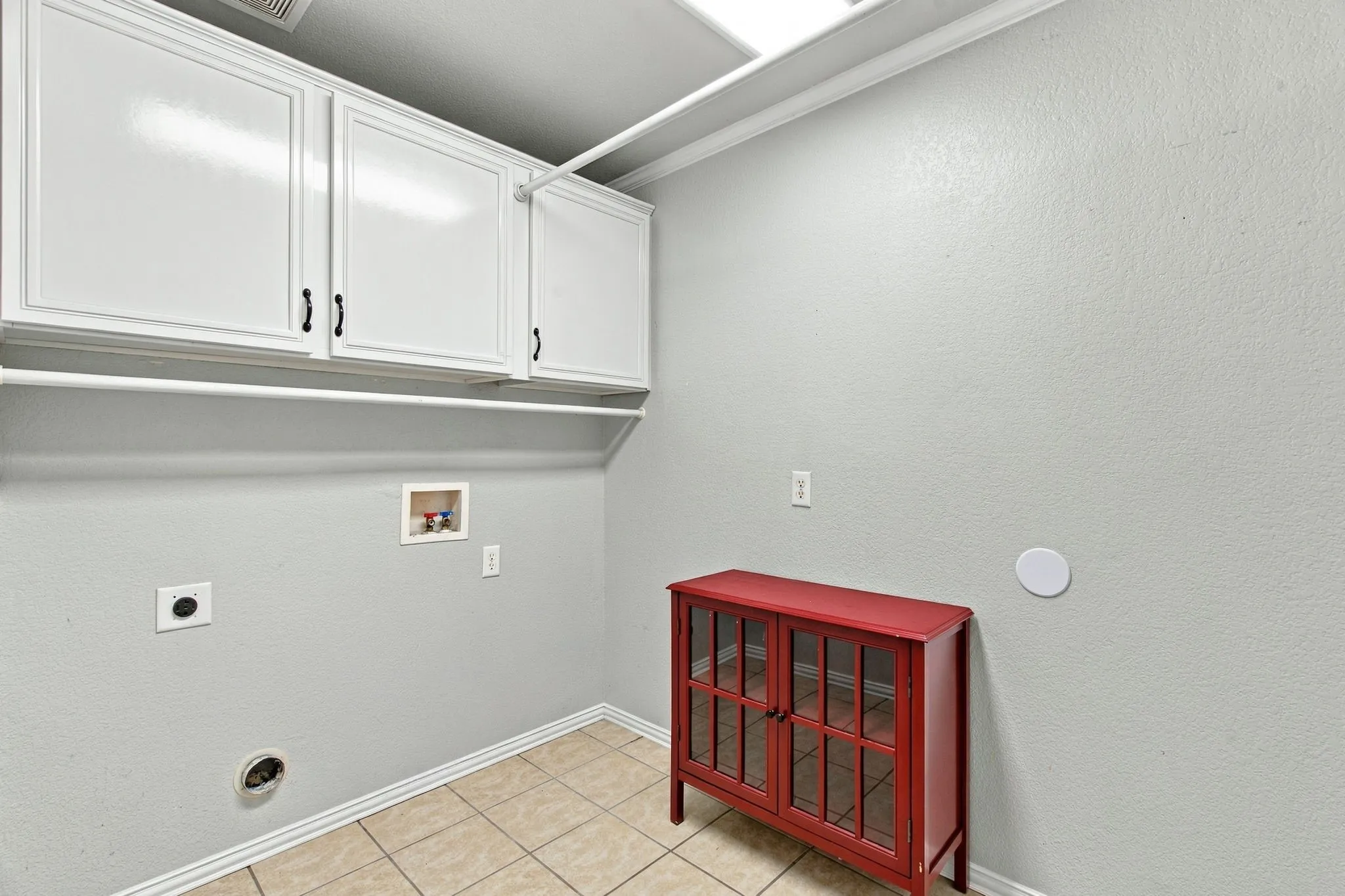 Single Family Residence For Sale in Tarrant County , 9856 Parkmere Drive, Fort Worth, Texas 76108, 4 Bedroom, 3 Bathroom, 2 Garage spaces, 2,740 Sqft, built in 2002, mls#21372317, Real Estate Agent in Fort Worth, Homes For Sale in Tarrant county, Homes For Sale in Fort Worth, Realtor in Fort Worth Texas, Real Estate Brokerage Independent Realty Texas, Luminita Cordes Realtor