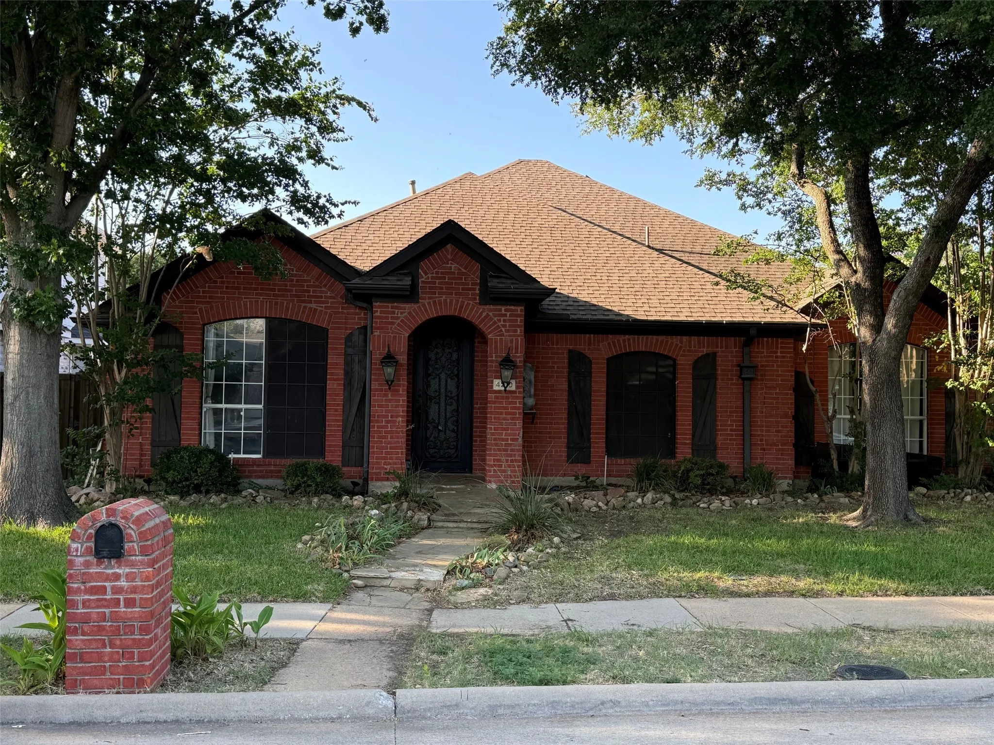 Single Family Residence For Sale in Collin County , 4210 Honeysuckle Drive, Mc Kinney, Texas 75070, 4 Bedroom, 2 Bathroom, 2 Garage spaces, 2,140 Sqft, built in 1996, mls#21329908, Real Estate Agent in Mc Kinney, Homes For Sale in Collin county, Homes For Sale in Mc Kinney, Realtor in Mc Kinney Texas, Real Estate Brokerage Independent Realty Texas, Luminita Cordes Realtor