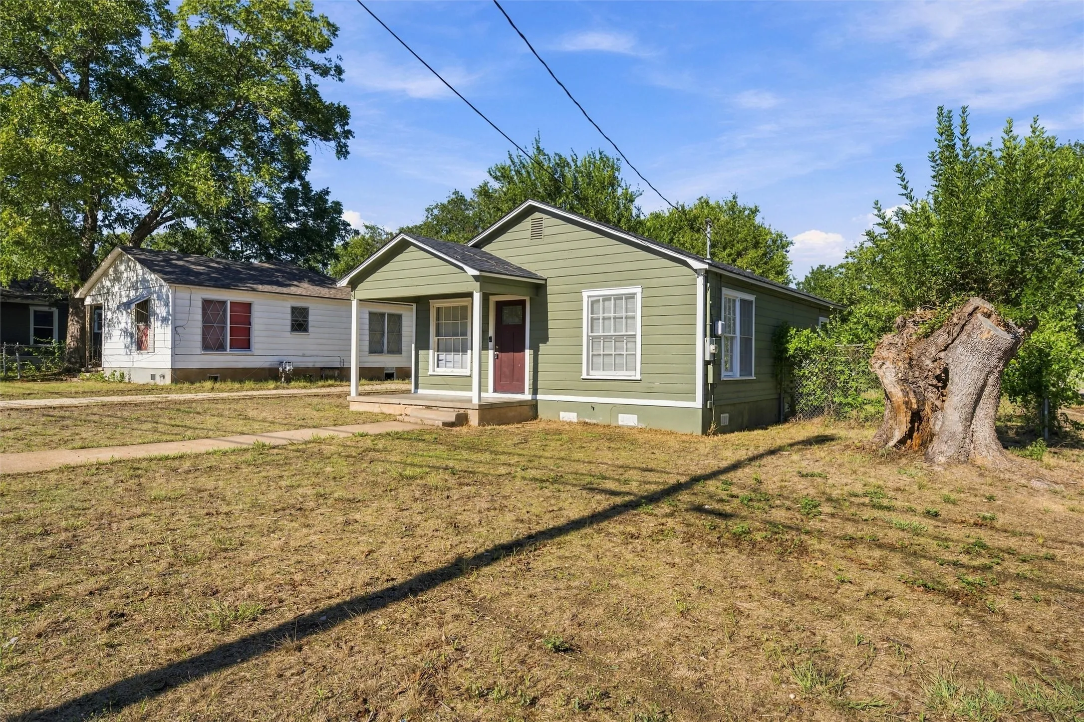 Single Family Residence For Sale in Mc Lennan County , 3301 N 23rd Street, Waco, Texas 76708, 3 Bedroom, 1 Bathroom, Garage spaces, 1,072 Sqft, built in 1949, mls#21406579, Real Estate Agent in Waco, Homes For Sale in Mc Lennan county, Homes For Sale in Waco, Realtor in Waco Texas, Real Estate Brokerage Independent Realty Texas, Luminita Cordes Realtor