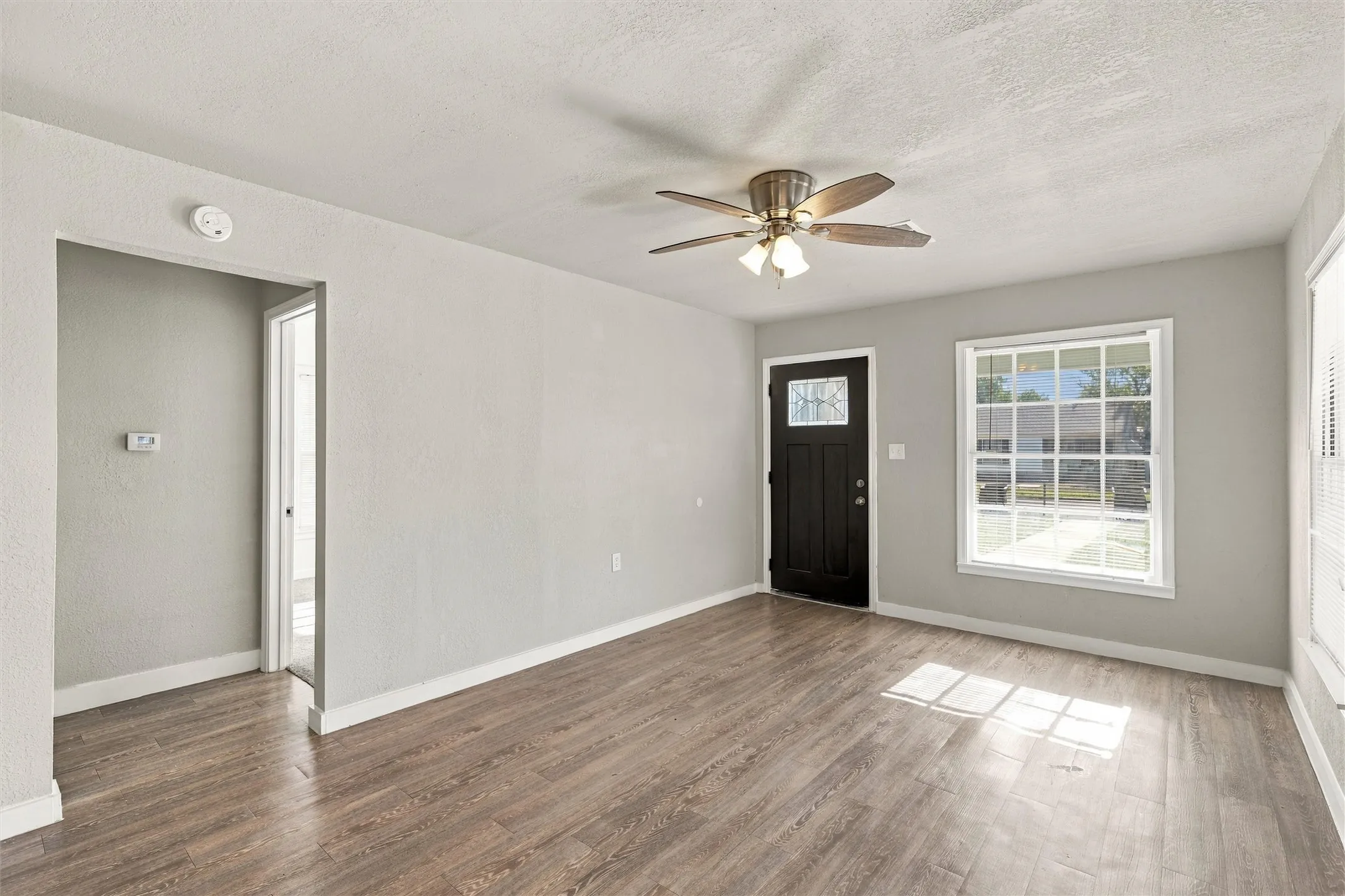 Single Family Residence For Sale in Mc Lennan County , 3301 N 23rd Street, Waco, Texas 76708, 3 Bedroom, 1 Bathroom, Garage spaces, 1,072 Sqft, built in 1949, mls#21406579, Real Estate Agent in Waco, Homes For Sale in Mc Lennan county, Homes For Sale in Waco, Realtor in Waco Texas, Real Estate Brokerage Independent Realty Texas, Luminita Cordes Realtor
