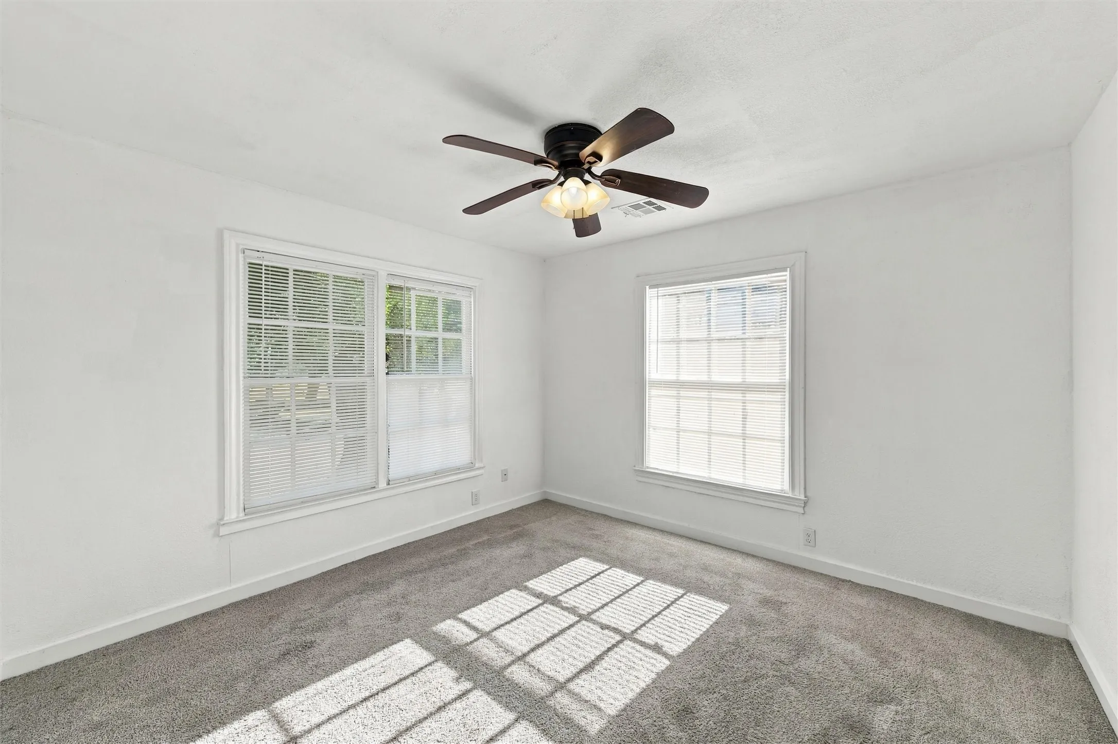 Single Family Residence For Sale in Mc Lennan County , 3301 N 23rd Street, Waco, Texas 76708, 3 Bedroom, 1 Bathroom, Garage spaces, 1,072 Sqft, built in 1949, mls#21406579, Real Estate Agent in Waco, Homes For Sale in Mc Lennan county, Homes For Sale in Waco, Realtor in Waco Texas, Real Estate Brokerage Independent Realty Texas, Luminita Cordes Realtor