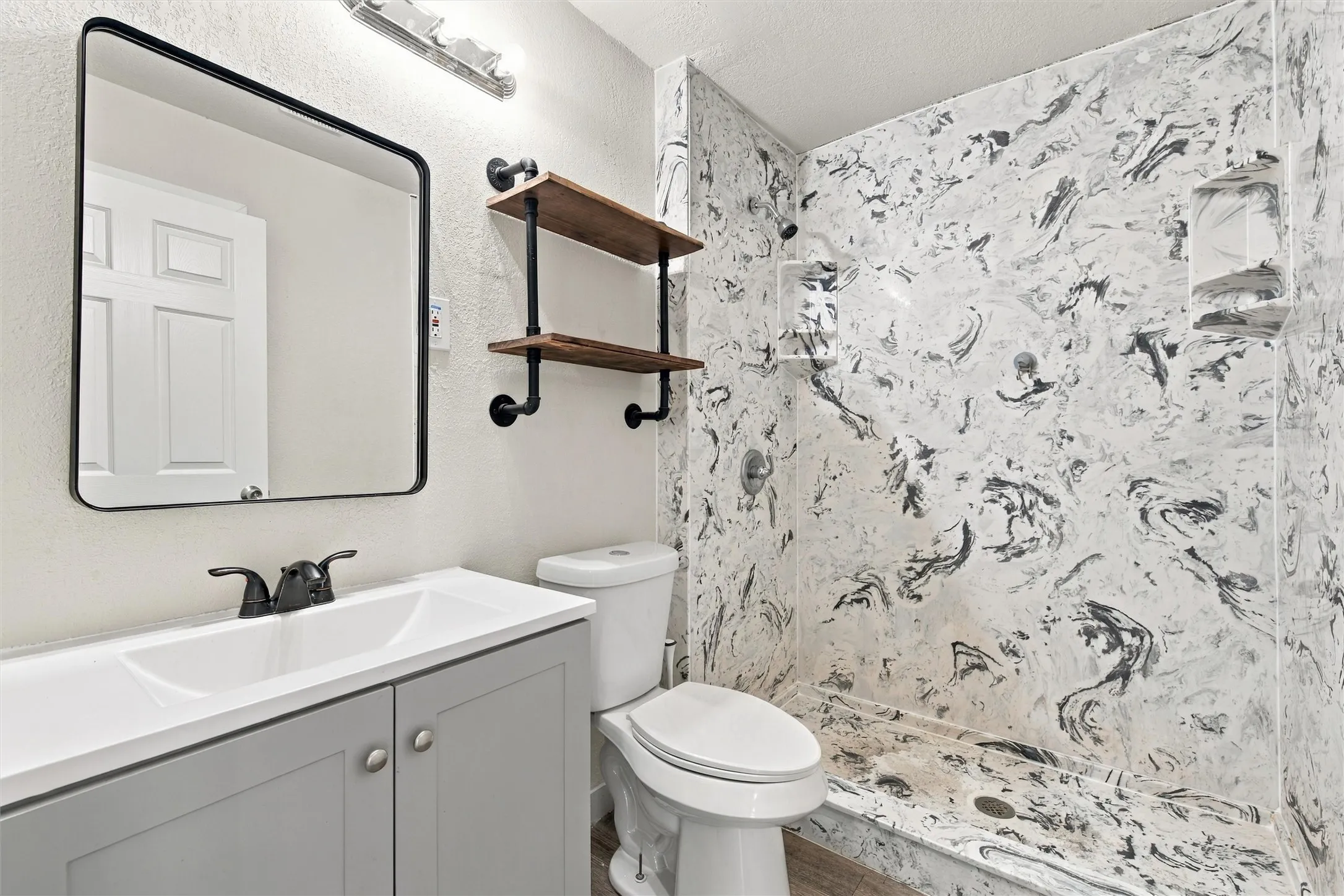 Single Family Residence For Sale in Mc Lennan County , 3301 N 23rd Street, Waco, Texas 76708, 3 Bedroom, 1 Bathroom, Garage spaces, 1,072 Sqft, built in 1949, mls#21406579, Real Estate Agent in Waco, Homes For Sale in Mc Lennan county, Homes For Sale in Waco, Realtor in Waco Texas, Real Estate Brokerage Independent Realty Texas, Luminita Cordes Realtor