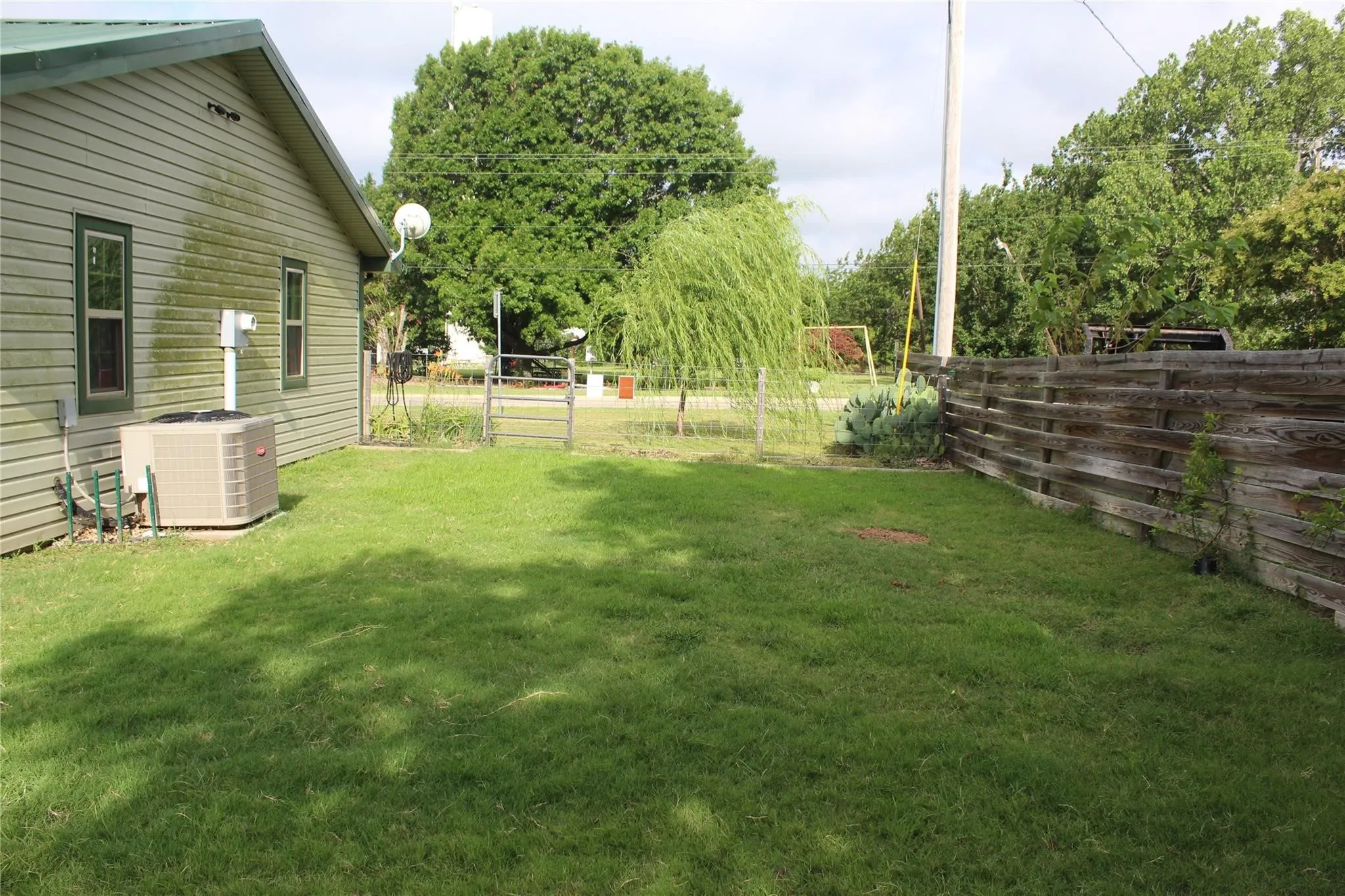 Single Family Residence For Sale in Fannin County , 402 Cleveland Street, Bailey, Texas 75452, 3 Bedroom, 2 Bathroom, Garage spaces, 1,235 Sqft, built in 2019, mls#21406143, Real Estate Agent in Bailey, Homes For Sale in Fannin county, Homes For Sale in Bailey, Realtor in Bailey Texas, Real Estate Brokerage Independent Realty Texas, Luminita Cordes Realtor