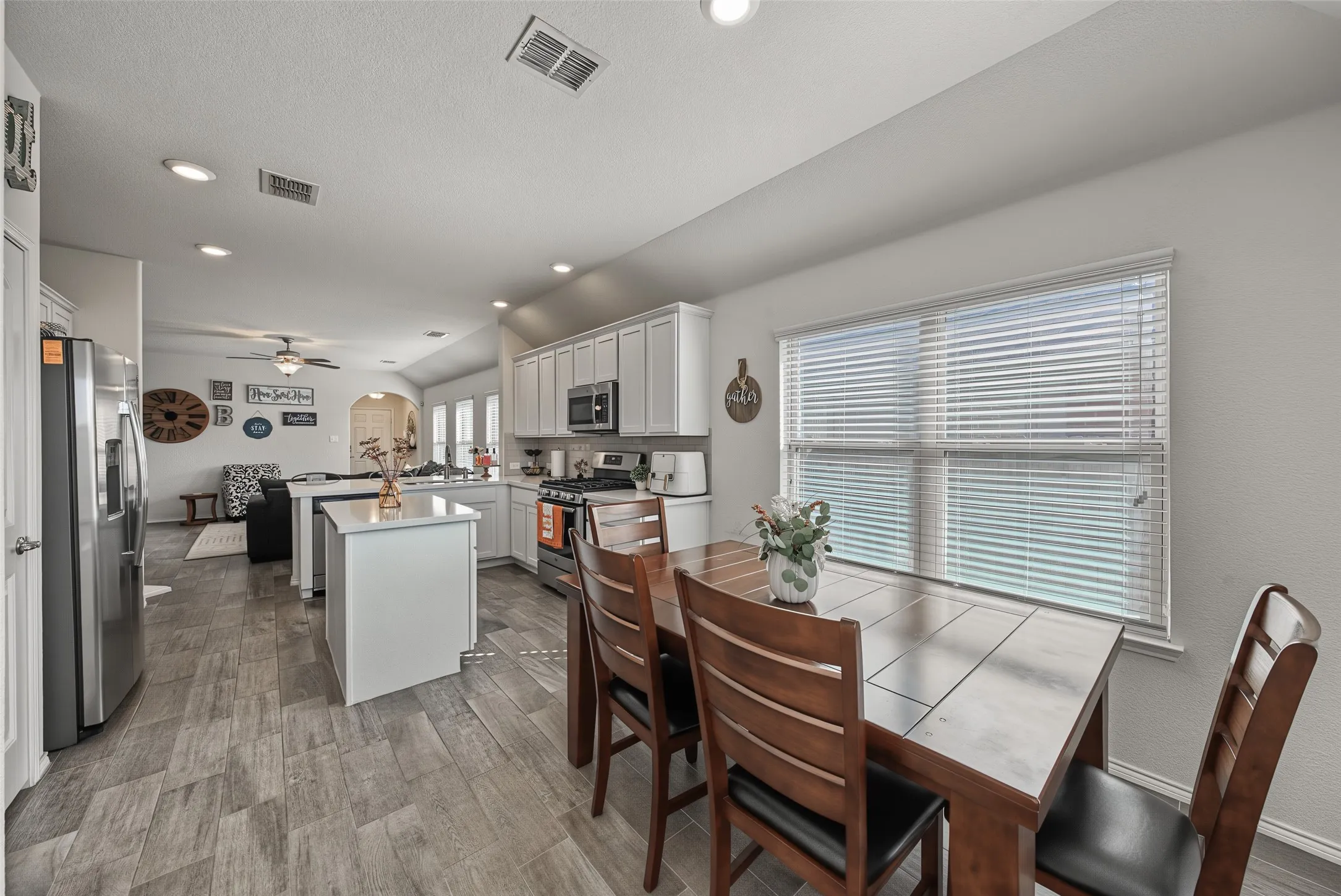 Single Family Residence For Sale in Tarrant County , 5833 Dew Plant Way, Fort Worth, Texas 76123, 3 Bedroom, 2 Bathroom, 2 Garage spaces, 1,473 Sqft, built in 2018, mls#21400957, Real Estate Agent in Fort Worth, Homes For Sale in Tarrant county, Homes For Sale in Fort Worth, Realtor in Fort Worth Texas, Real Estate Brokerage Independent Realty Texas, Luminita Cordes Realtor
