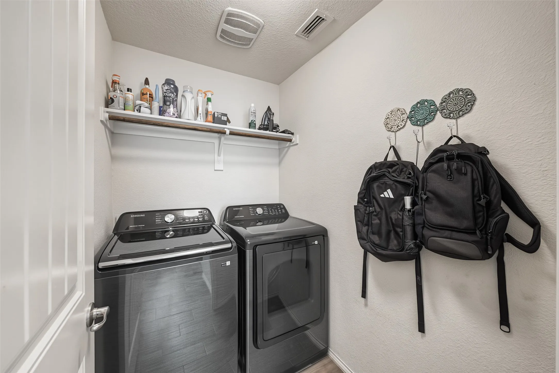 Single Family Residence For Sale in Tarrant County , 5833 Dew Plant Way, Fort Worth, Texas 76123, 3 Bedroom, 2 Bathroom, 2 Garage spaces, 1,473 Sqft, built in 2018, mls#21400957, Real Estate Agent in Fort Worth, Homes For Sale in Tarrant county, Homes For Sale in Fort Worth, Realtor in Fort Worth Texas, Real Estate Brokerage Independent Realty Texas, Luminita Cordes Realtor