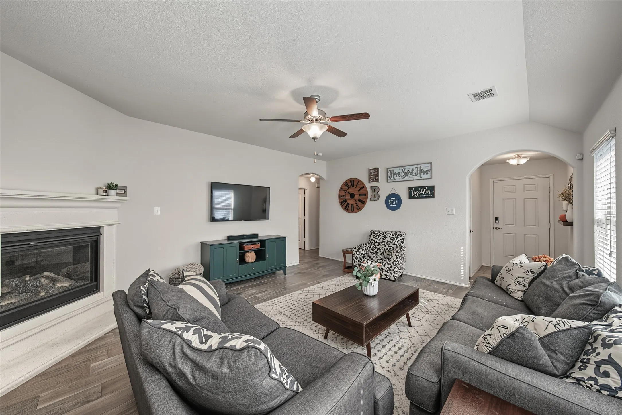Single Family Residence For Sale in Tarrant County , 5833 Dew Plant Way, Fort Worth, Texas 76123, 3 Bedroom, 2 Bathroom, 2 Garage spaces, 1,473 Sqft, built in 2018, mls#21400957, Real Estate Agent in Fort Worth, Homes For Sale in Tarrant county, Homes For Sale in Fort Worth, Realtor in Fort Worth Texas, Real Estate Brokerage Independent Realty Texas, Luminita Cordes Realtor