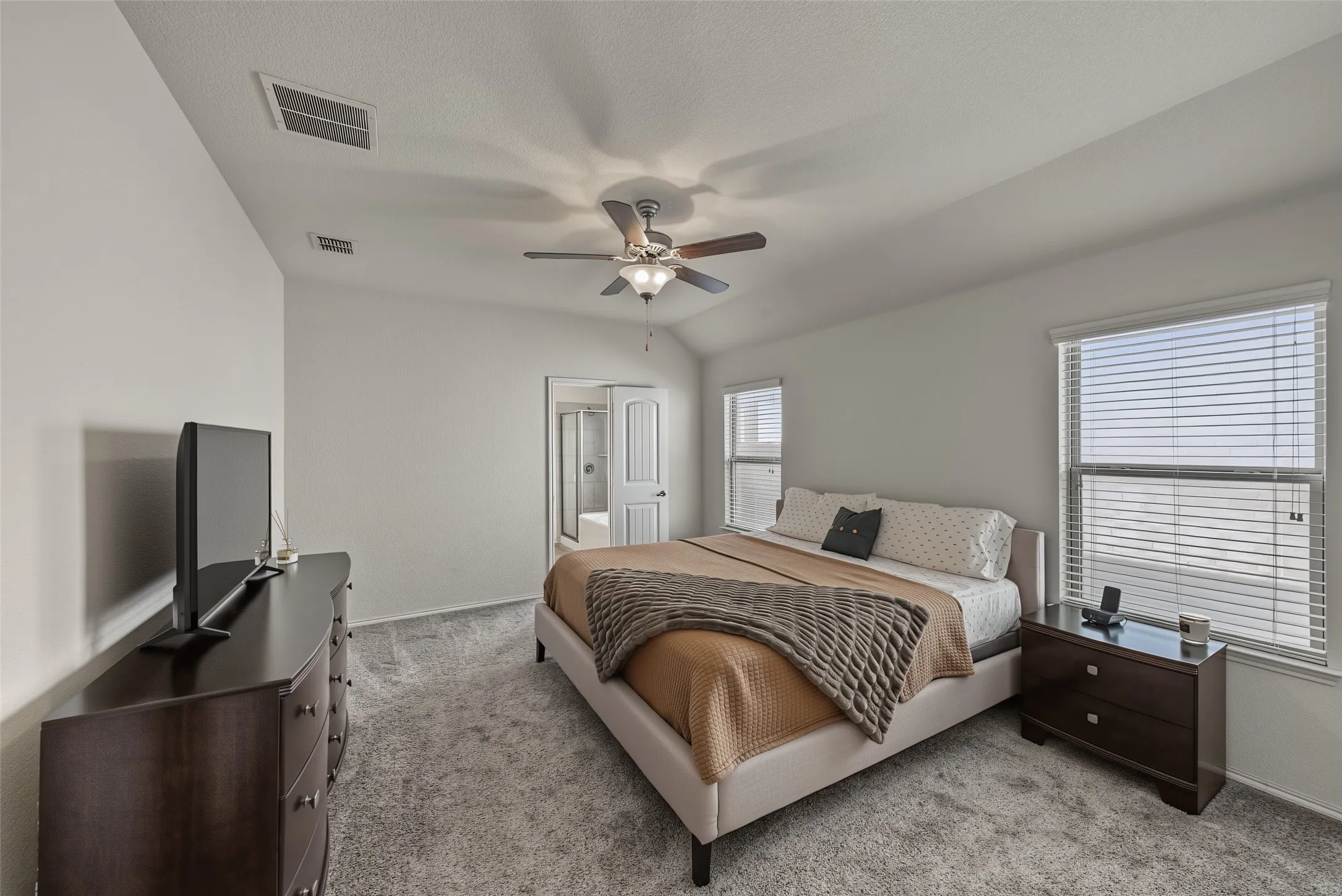 Single Family Residence For Sale in Tarrant County , 5833 Dew Plant Way, Fort Worth, Texas 76123, 3 Bedroom, 2 Bathroom, 2 Garage spaces, 1,473 Sqft, built in 2018, mls#21400957, Real Estate Agent in Fort Worth, Homes For Sale in Tarrant county, Homes For Sale in Fort Worth, Realtor in Fort Worth Texas, Real Estate Brokerage Independent Realty Texas, Luminita Cordes Realtor