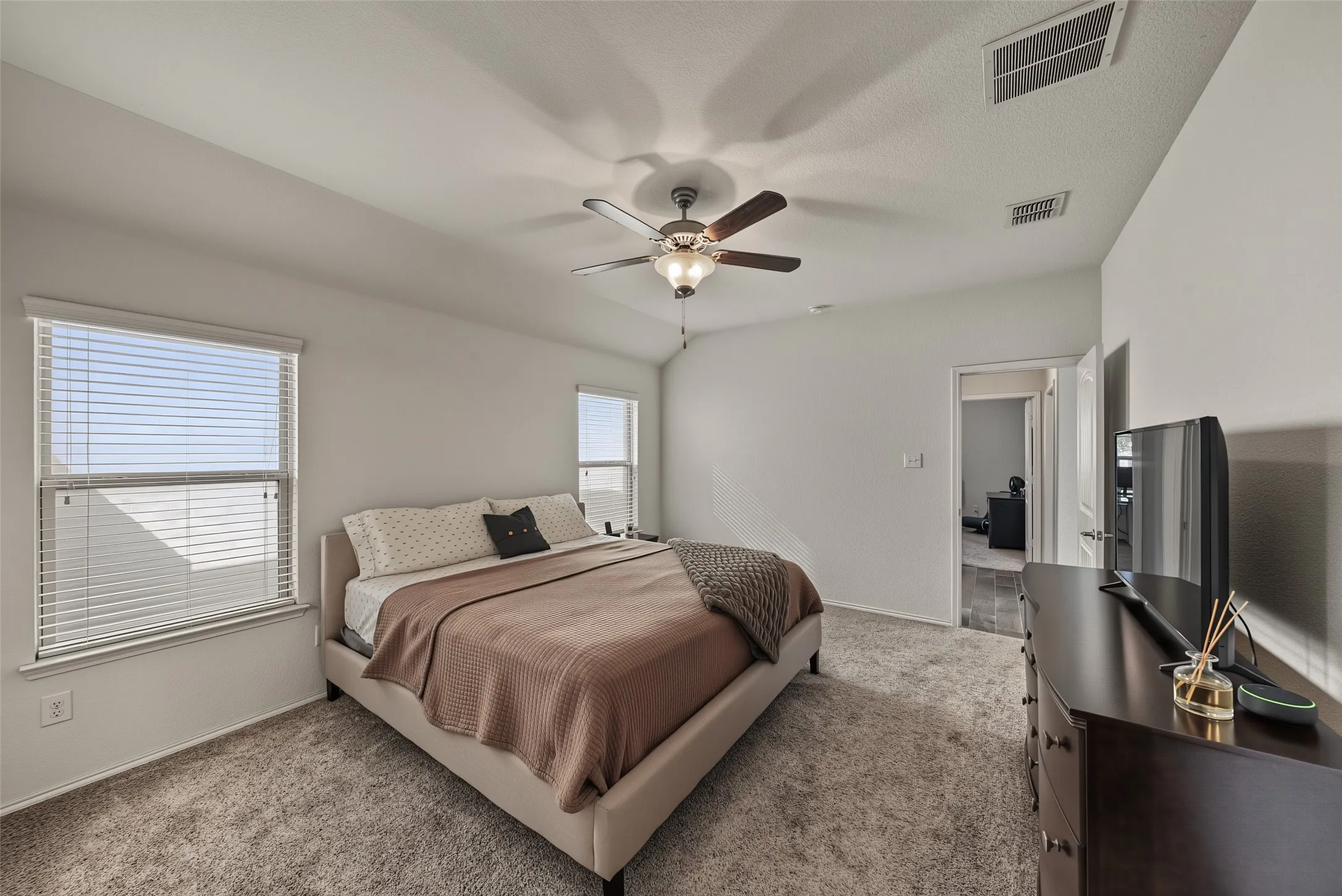 Single Family Residence For Sale in Tarrant County , 5833 Dew Plant Way, Fort Worth, Texas 76123, 3 Bedroom, 2 Bathroom, 2 Garage spaces, 1,473 Sqft, built in 2018, mls#21400957, Real Estate Agent in Fort Worth, Homes For Sale in Tarrant county, Homes For Sale in Fort Worth, Realtor in Fort Worth Texas, Real Estate Brokerage Independent Realty Texas, Luminita Cordes Realtor