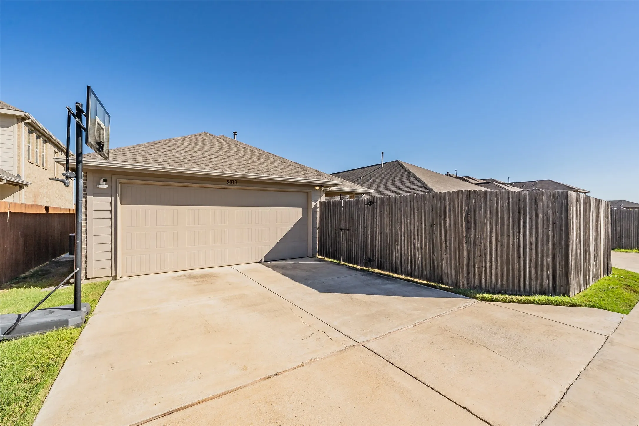 Single Family Residence For Sale in Tarrant County , 5833 Dew Plant Way, Fort Worth, Texas 76123, 3 Bedroom, 2 Bathroom, 2 Garage spaces, 1,473 Sqft, built in 2018, mls#21400957, Real Estate Agent in Fort Worth, Homes For Sale in Tarrant county, Homes For Sale in Fort Worth, Realtor in Fort Worth Texas, Real Estate Brokerage Independent Realty Texas, Luminita Cordes Realtor