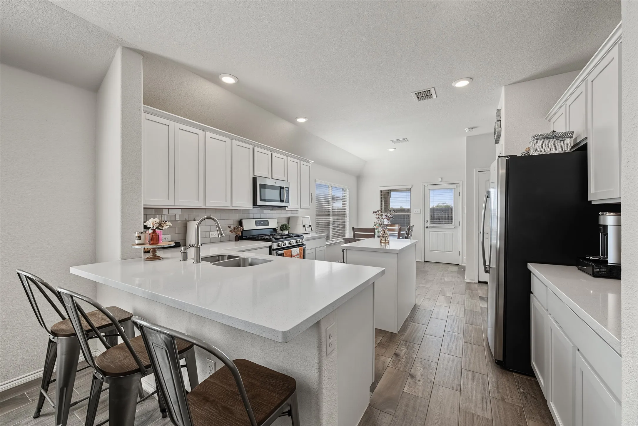 Single Family Residence For Sale in Tarrant County , 5833 Dew Plant Way, Fort Worth, Texas 76123, 3 Bedroom, 2 Bathroom, 2 Garage spaces, 1,473 Sqft, built in 2018, mls#21400957, Real Estate Agent in Fort Worth, Homes For Sale in Tarrant county, Homes For Sale in Fort Worth, Realtor in Fort Worth Texas, Real Estate Brokerage Independent Realty Texas, Luminita Cordes Realtor