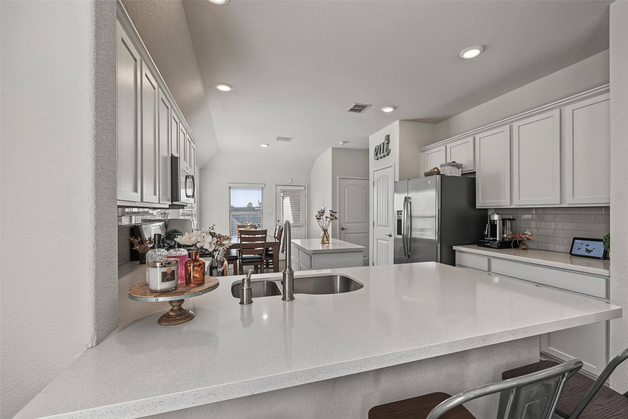 Single Family Residence For Sale in Tarrant County , 5833 Dew Plant Way, Fort Worth, Texas 76123, 3 Bedroom, 2 Bathroom, 2 Garage spaces, 1,473 Sqft, built in 2018, mls#21400957, Real Estate Agent in Fort Worth, Homes For Sale in Tarrant county, Homes For Sale in Fort Worth, Realtor in Fort Worth Texas, Real Estate Brokerage Independent Realty Texas, Luminita Cordes Realtor