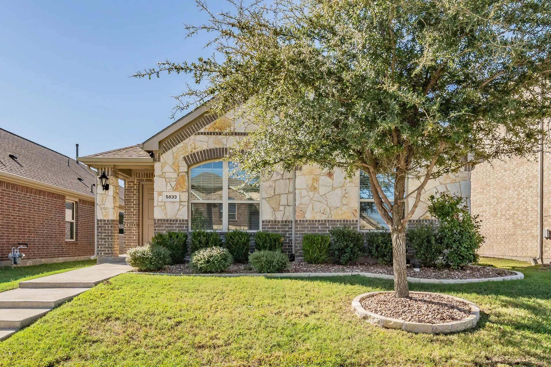 Single Family Residence For Sale in Tarrant County , 5833 Dew Plant Way, Fort Worth, Texas 76123, 3 Bedroom, 2 Bathroom, 2 Garage spaces, 1,473 Sqft, built in 2018, mls#21400957, Real Estate Agent in Fort Worth, Homes For Sale in Tarrant county, Homes For Sale in Fort Worth, Realtor in Fort Worth Texas, Real Estate Brokerage Independent Realty Texas, Luminita Cordes Realtor
