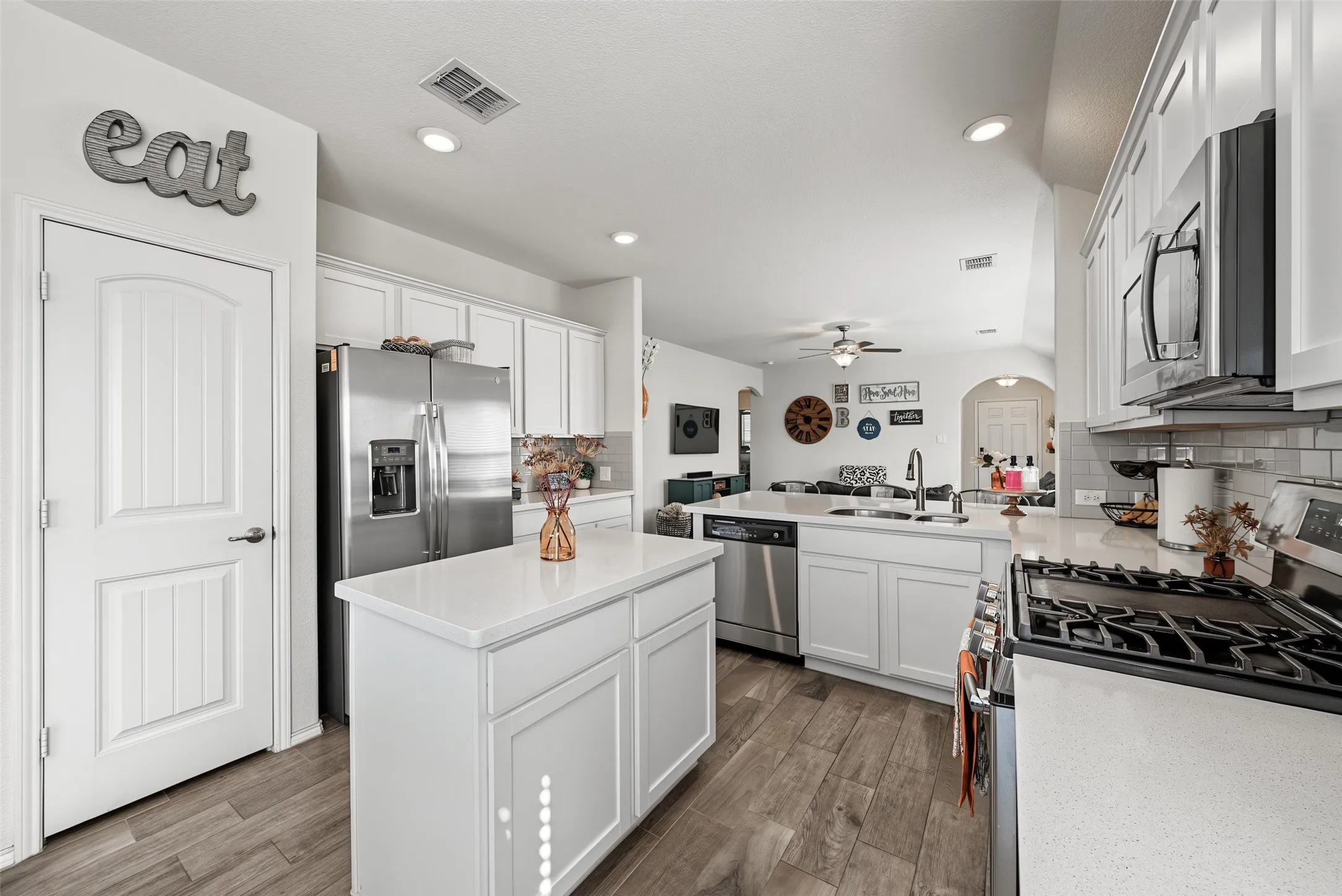 Single Family Residence For Sale in Tarrant County , 5833 Dew Plant Way, Fort Worth, Texas 76123, 3 Bedroom, 2 Bathroom, 2 Garage spaces, 1,473 Sqft, built in 2018, mls#21400957, Real Estate Agent in Fort Worth, Homes For Sale in Tarrant county, Homes For Sale in Fort Worth, Realtor in Fort Worth Texas, Real Estate Brokerage Independent Realty Texas, Luminita Cordes Realtor