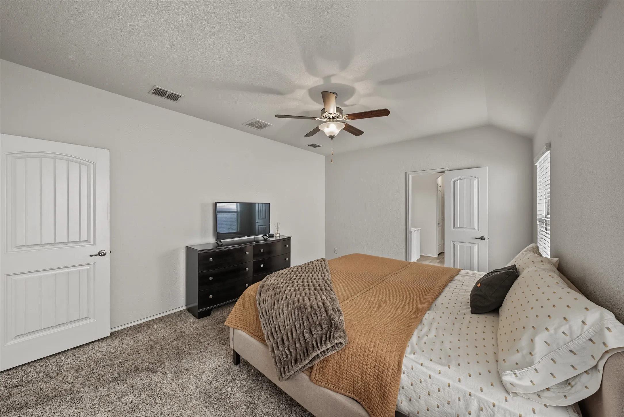 Single Family Residence For Sale in Tarrant County , 5833 Dew Plant Way, Fort Worth, Texas 76123, 3 Bedroom, 2 Bathroom, 2 Garage spaces, 1,473 Sqft, built in 2018, mls#21400957, Real Estate Agent in Fort Worth, Homes For Sale in Tarrant county, Homes For Sale in Fort Worth, Realtor in Fort Worth Texas, Real Estate Brokerage Independent Realty Texas, Luminita Cordes Realtor