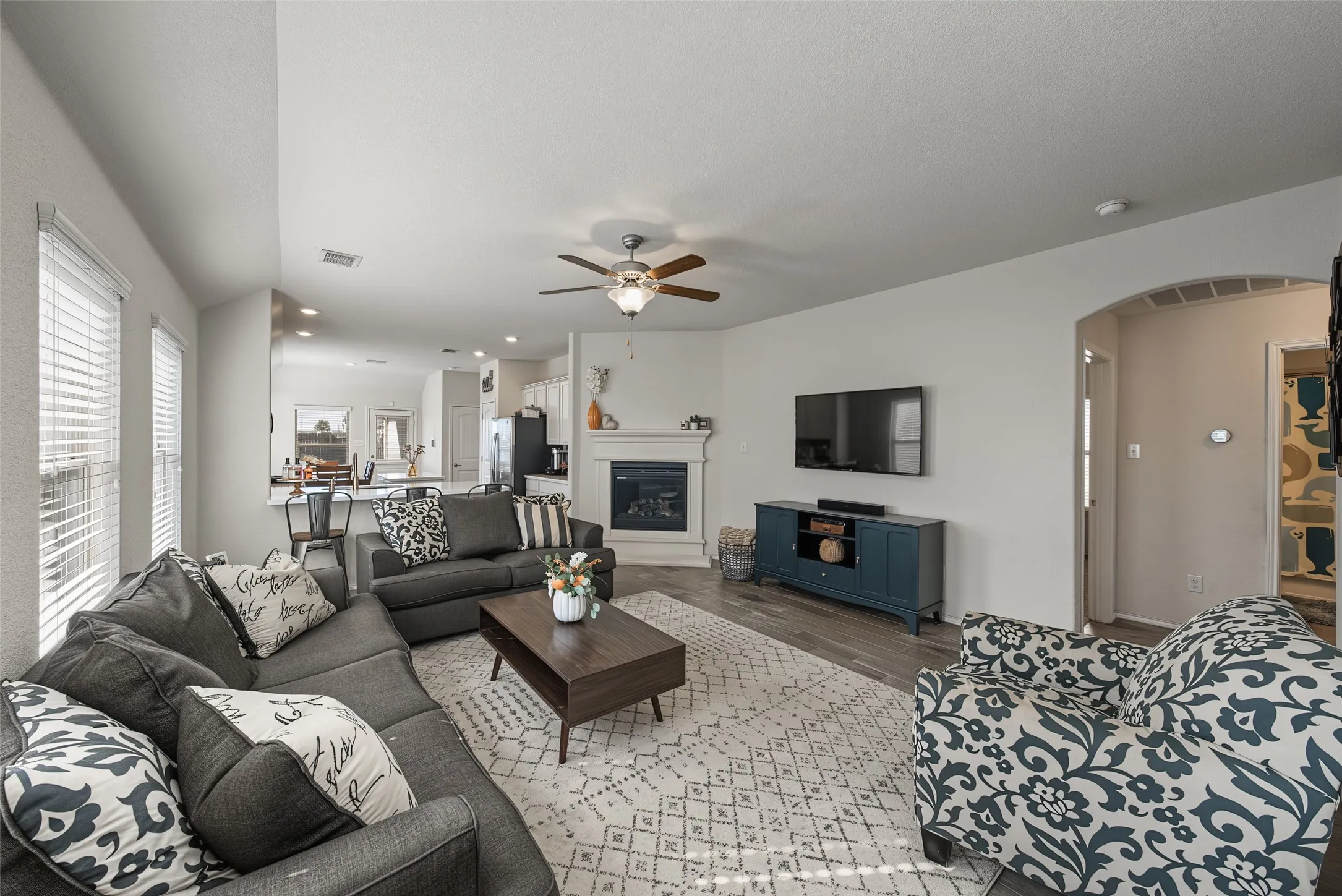 Single Family Residence For Sale in Tarrant County , 5833 Dew Plant Way, Fort Worth, Texas 76123, 3 Bedroom, 2 Bathroom, 2 Garage spaces, 1,473 Sqft, built in 2018, mls#21400957, Real Estate Agent in Fort Worth, Homes For Sale in Tarrant county, Homes For Sale in Fort Worth, Realtor in Fort Worth Texas, Real Estate Brokerage Independent Realty Texas, Luminita Cordes Realtor
