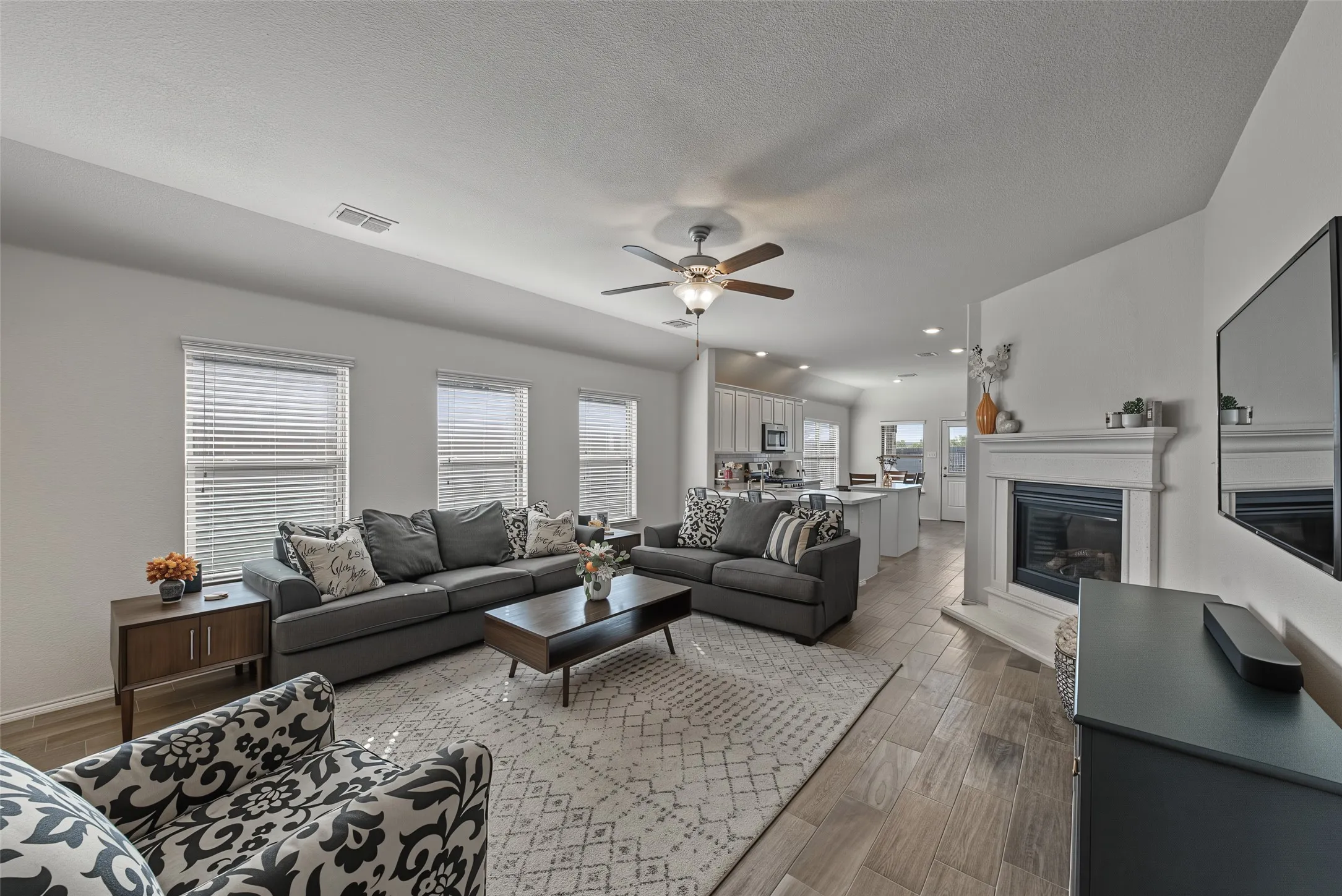 Single Family Residence For Sale in Tarrant County , 5833 Dew Plant Way, Fort Worth, Texas 76123, 3 Bedroom, 2 Bathroom, 2 Garage spaces, 1,473 Sqft, built in 2018, mls#21400957, Real Estate Agent in Fort Worth, Homes For Sale in Tarrant county, Homes For Sale in Fort Worth, Realtor in Fort Worth Texas, Real Estate Brokerage Independent Realty Texas, Luminita Cordes Realtor