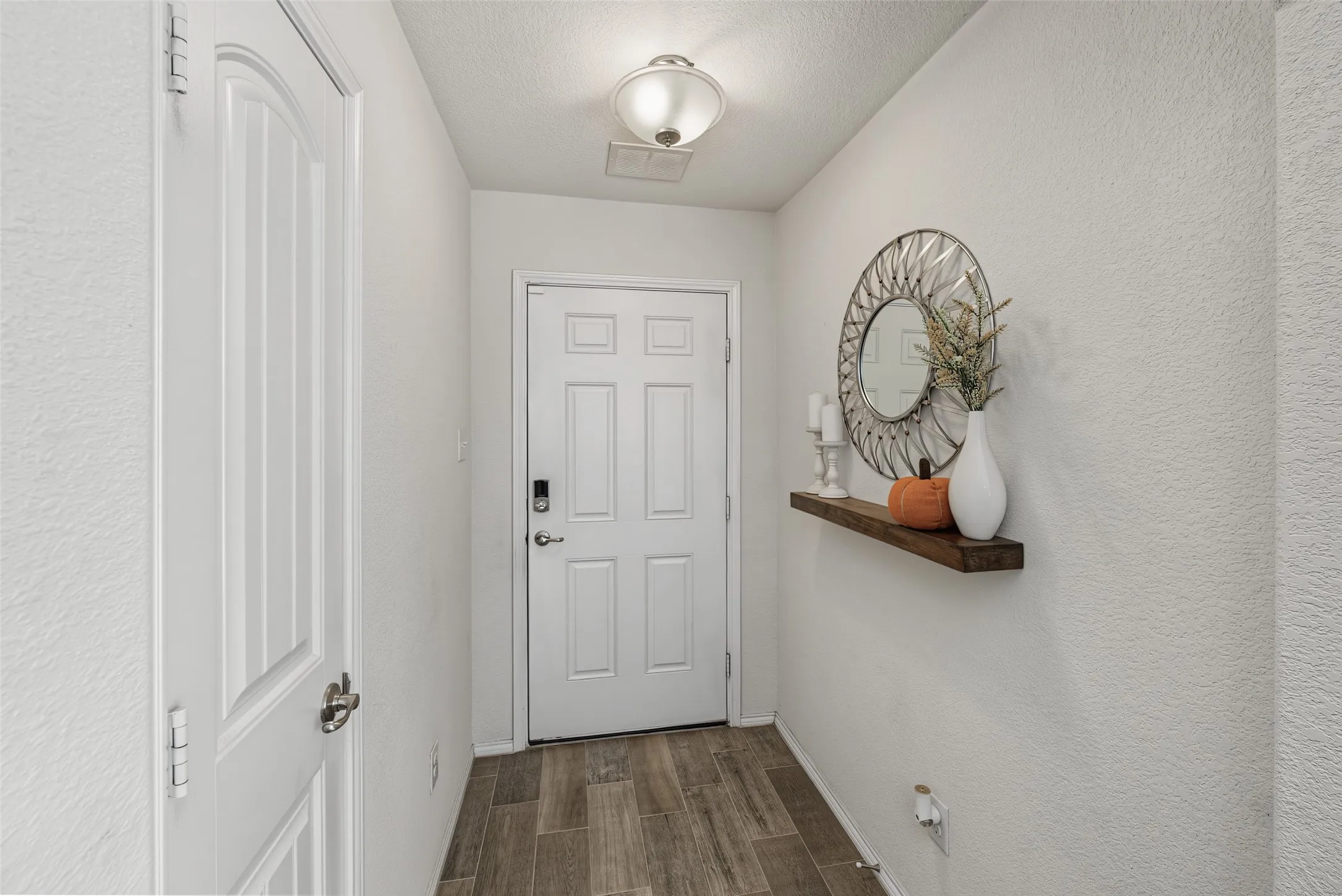 Single Family Residence For Sale in Tarrant County , 5833 Dew Plant Way, Fort Worth, Texas 76123, 3 Bedroom, 2 Bathroom, 2 Garage spaces, 1,473 Sqft, built in 2018, mls#21400957, Real Estate Agent in Fort Worth, Homes For Sale in Tarrant county, Homes For Sale in Fort Worth, Realtor in Fort Worth Texas, Real Estate Brokerage Independent Realty Texas, Luminita Cordes Realtor