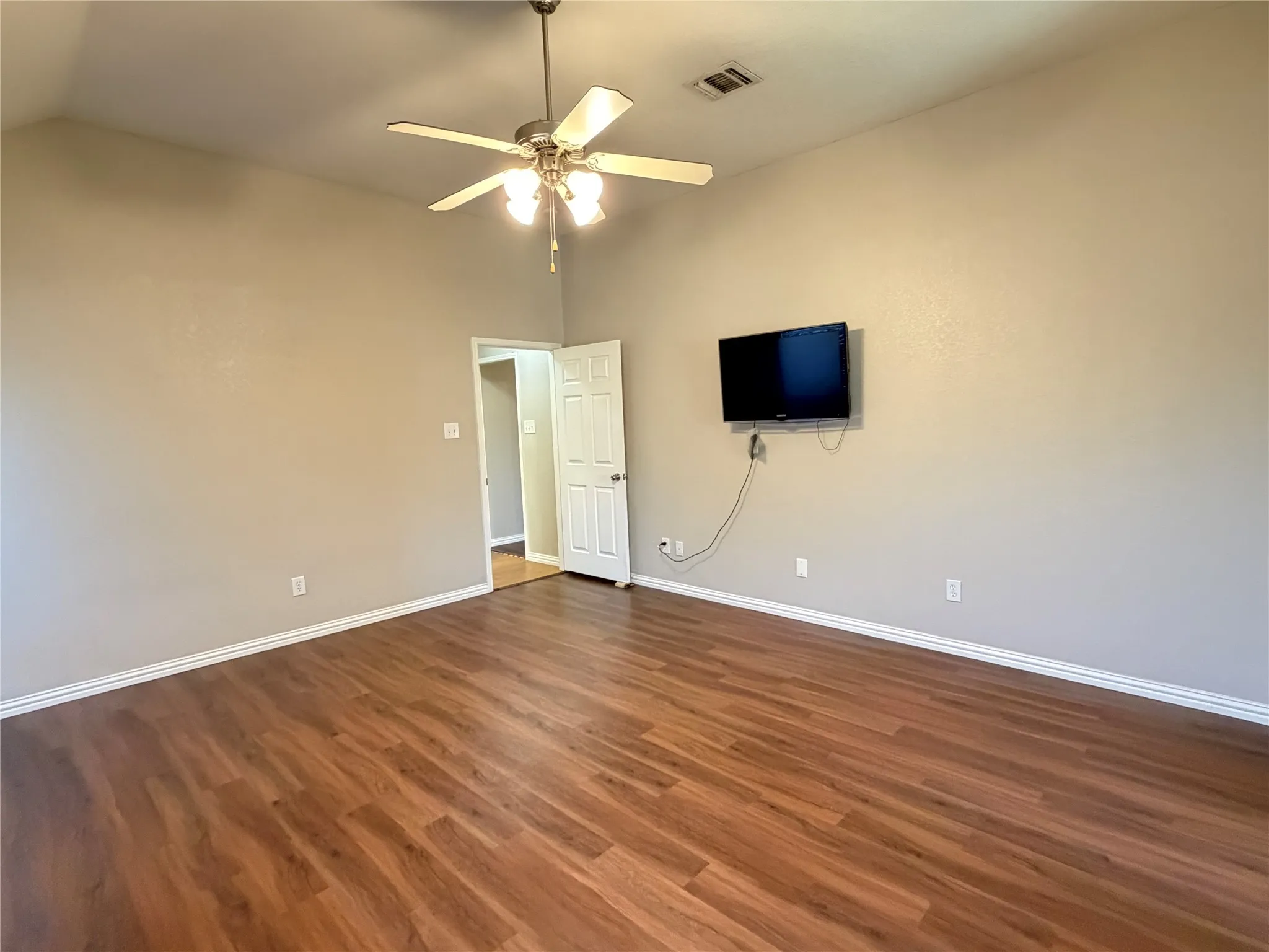 Single Family Residence For Rent in Tarrant County , 5932 Highcrest Drive, Watauga, Texas 76148, 3 Bedroom, 2 Bathroom, 2 Garage spaces, 1,651 Sqft, built in 2004, mls#21406567, Real Estate Agent in Watauga, Homes For Rent in Tarrant county, Homes For Rent in Watauga, Realtor in Watauga Texas, Real Estate Brokerage Independent Realty Texas, Luminita Cordes Realtor