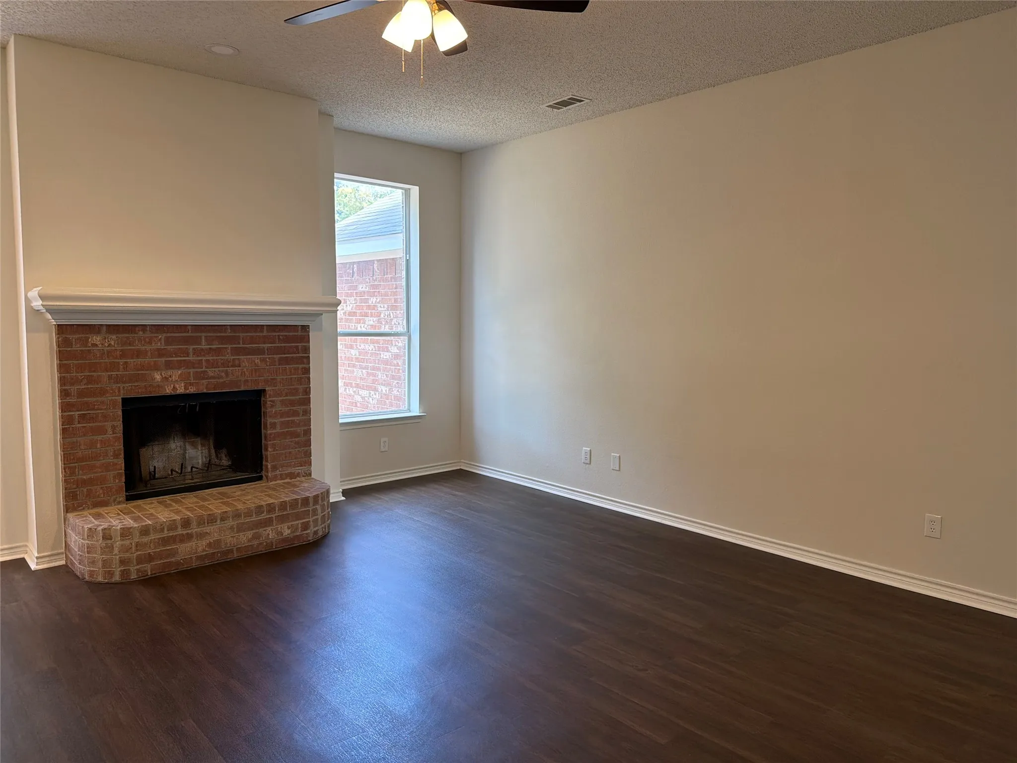Single Family Residence For Sale in Collin County , 7109 Cottonwood Circle, Sachse, Texas 75048, 3 Bedroom, 2 Bathroom, 2 Garage spaces, 1,519 Sqft, built in 1996, mls#21406582, Real Estate Agent in Sachse, Homes For Sale in Collin county, Homes For Sale in Sachse, Realtor in Sachse Texas, Real Estate Brokerage Independent Realty Texas, Luminita Cordes Realtor