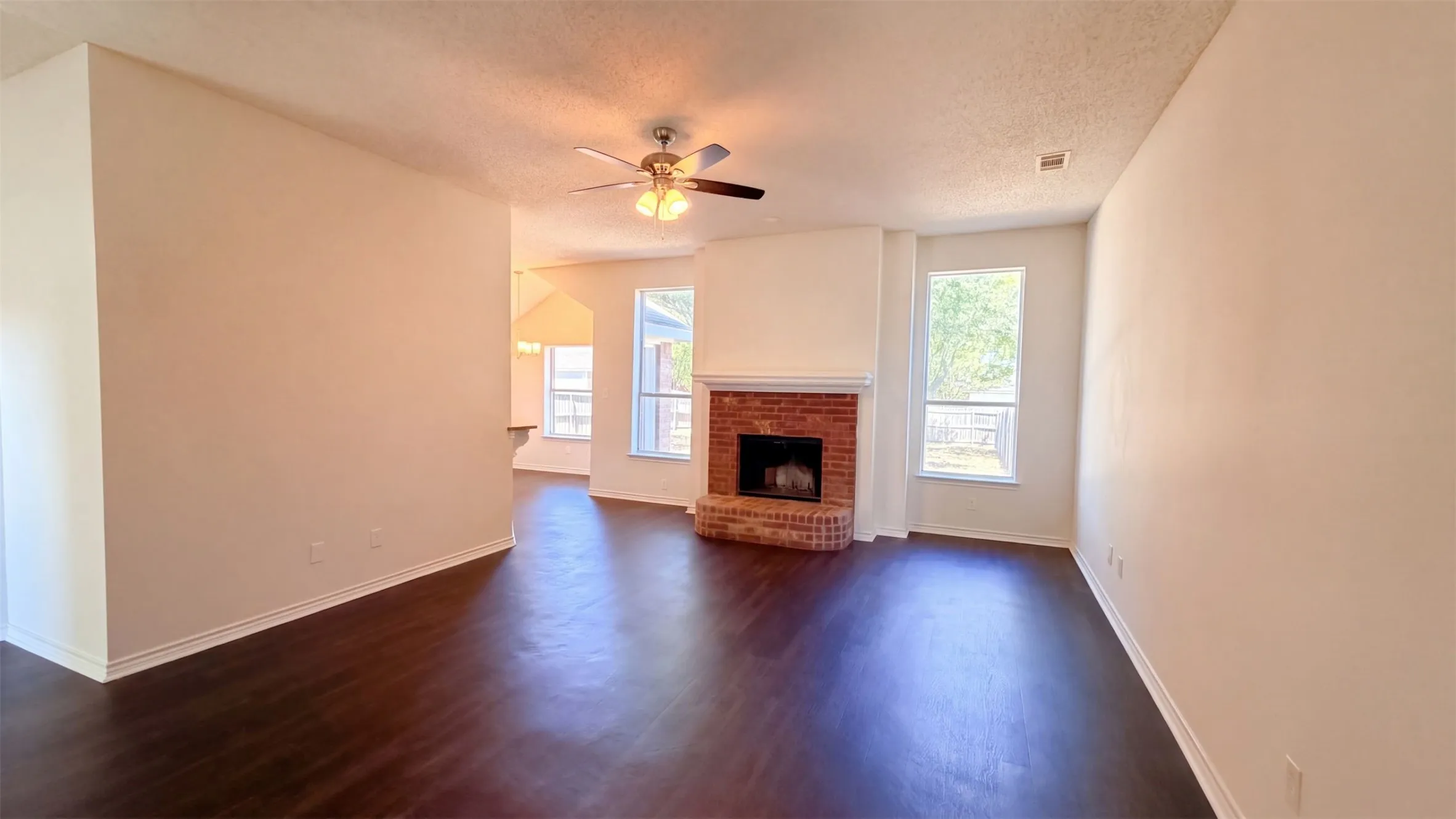 Single Family Residence For Sale in Collin County , 7109 Cottonwood Circle, Sachse, Texas 75048, 3 Bedroom, 2 Bathroom, 2 Garage spaces, 1,519 Sqft, built in 1996, mls#21406582, Real Estate Agent in Sachse, Homes For Sale in Collin county, Homes For Sale in Sachse, Realtor in Sachse Texas, Real Estate Brokerage Independent Realty Texas, Luminita Cordes Realtor