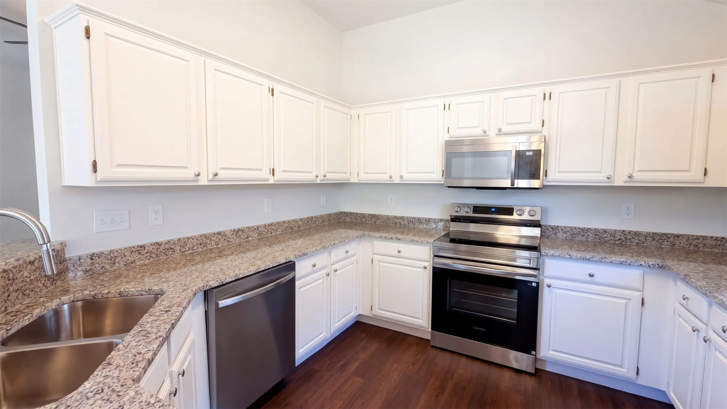 Single Family Residence For Sale in Collin County , 7109 Cottonwood Circle, Sachse, Texas 75048, 3 Bedroom, 2 Bathroom, 2 Garage spaces, 1,519 Sqft, built in 1996, mls#21406582, Real Estate Agent in Sachse, Homes For Sale in Collin county, Homes For Sale in Sachse, Realtor in Sachse Texas, Real Estate Brokerage Independent Realty Texas, Luminita Cordes Realtor
