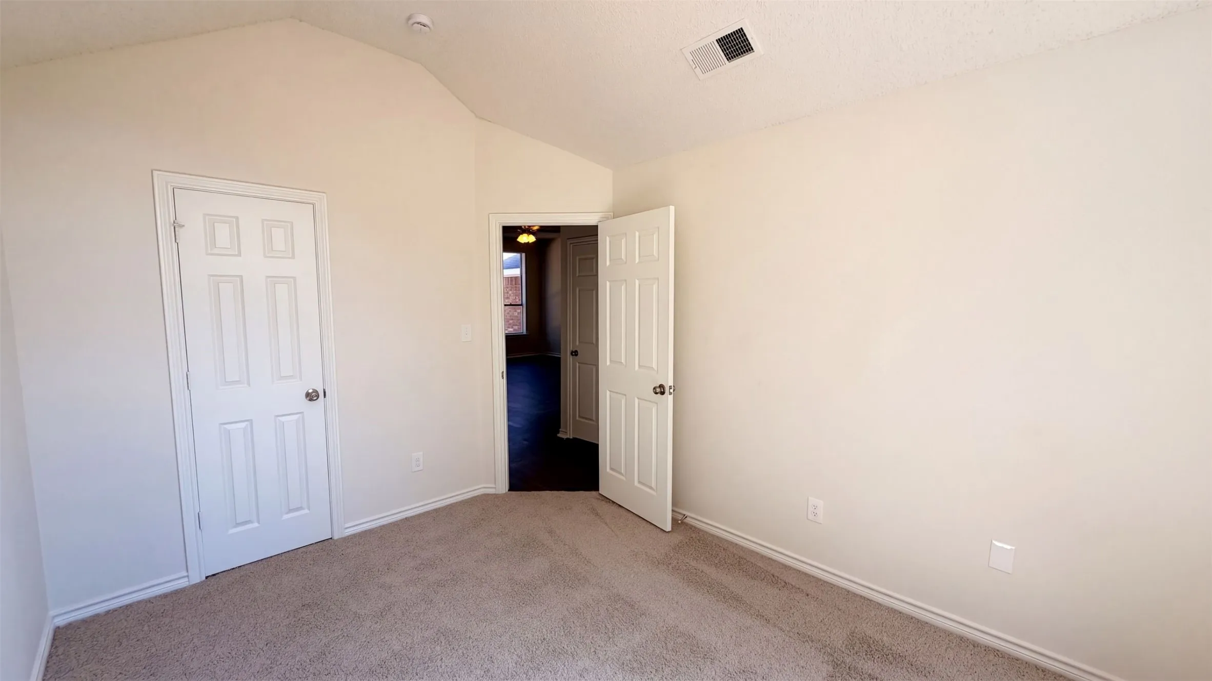 Single Family Residence For Sale in Collin County , 7109 Cottonwood Circle, Sachse, Texas 75048, 3 Bedroom, 2 Bathroom, 2 Garage spaces, 1,519 Sqft, built in 1996, mls#21406582, Real Estate Agent in Sachse, Homes For Sale in Collin county, Homes For Sale in Sachse, Realtor in Sachse Texas, Real Estate Brokerage Independent Realty Texas, Luminita Cordes Realtor