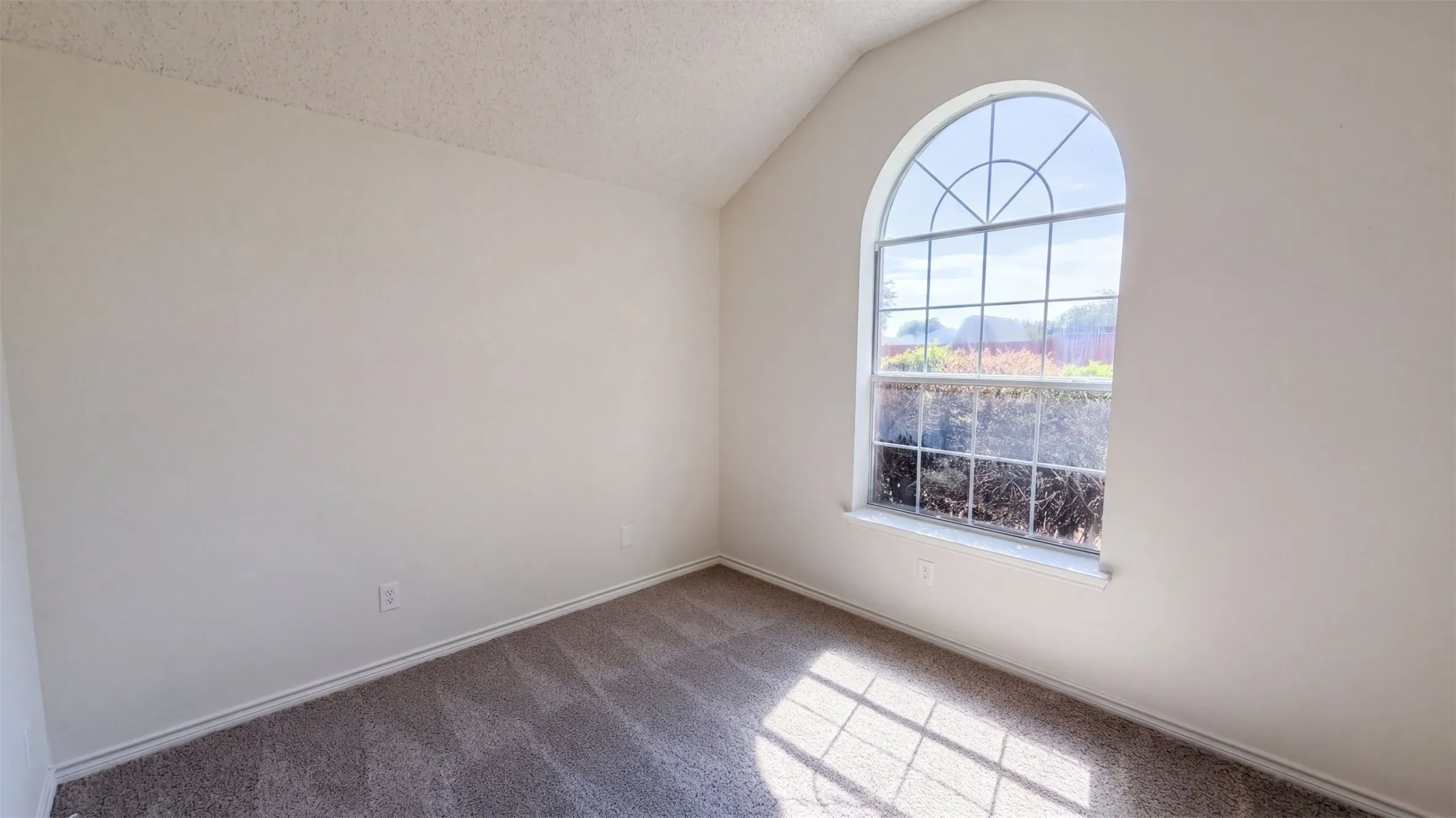 Single Family Residence For Sale in Collin County , 7109 Cottonwood Circle, Sachse, Texas 75048, 3 Bedroom, 2 Bathroom, 2 Garage spaces, 1,519 Sqft, built in 1996, mls#21406582, Real Estate Agent in Sachse, Homes For Sale in Collin county, Homes For Sale in Sachse, Realtor in Sachse Texas, Real Estate Brokerage Independent Realty Texas, Luminita Cordes Realtor