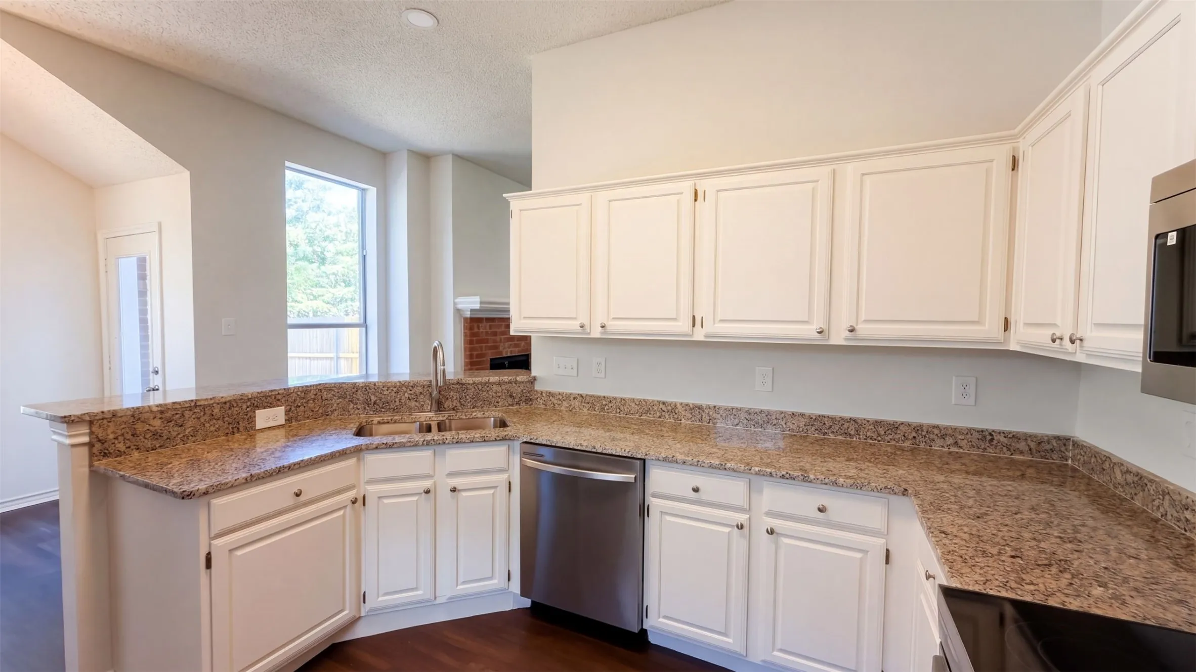 Single Family Residence For Sale in Collin County , 7109 Cottonwood Circle, Sachse, Texas 75048, 3 Bedroom, 2 Bathroom, 2 Garage spaces, 1,519 Sqft, built in 1996, mls#21406582, Real Estate Agent in Sachse, Homes For Sale in Collin county, Homes For Sale in Sachse, Realtor in Sachse Texas, Real Estate Brokerage Independent Realty Texas, Luminita Cordes Realtor