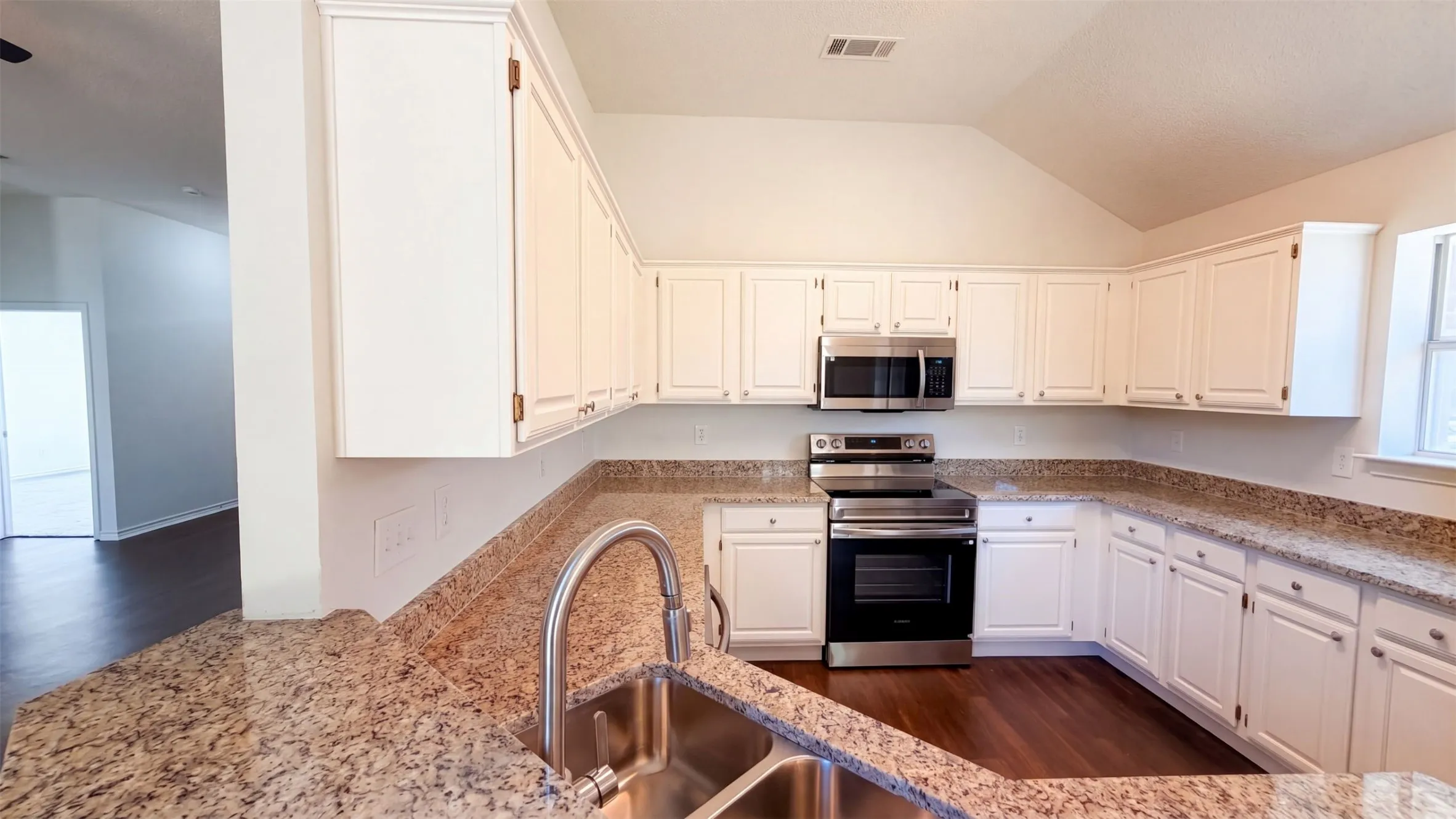 Single Family Residence For Sale in Collin County , 7109 Cottonwood Circle, Sachse, Texas 75048, 3 Bedroom, 2 Bathroom, 2 Garage spaces, 1,519 Sqft, built in 1996, mls#21406582, Real Estate Agent in Sachse, Homes For Sale in Collin county, Homes For Sale in Sachse, Realtor in Sachse Texas, Real Estate Brokerage Independent Realty Texas, Luminita Cordes Realtor