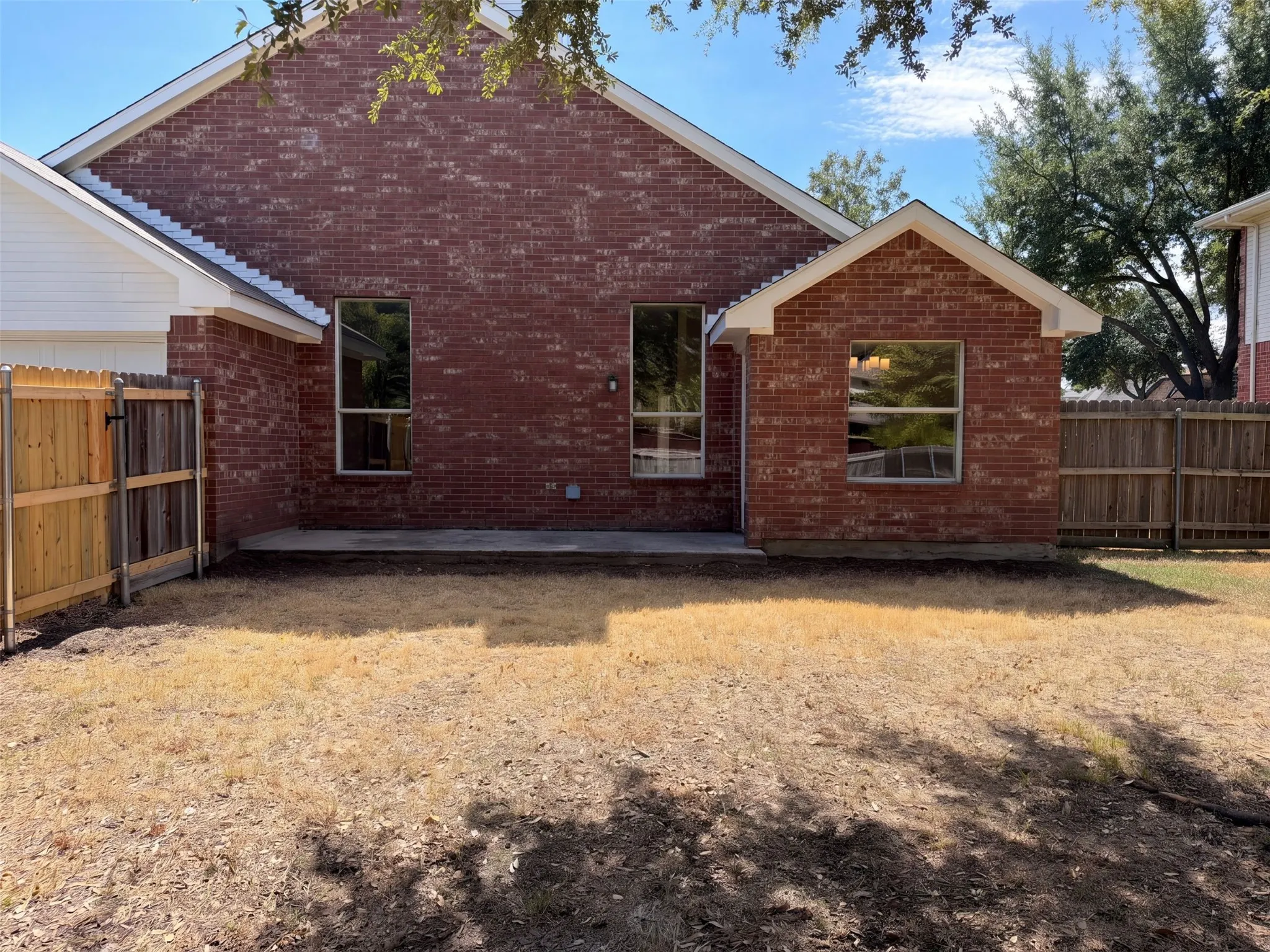 Single Family Residence For Sale in Collin County , 7109 Cottonwood Circle, Sachse, Texas 75048, 3 Bedroom, 2 Bathroom, 2 Garage spaces, 1,519 Sqft, built in 1996, mls#21406582, Real Estate Agent in Sachse, Homes For Sale in Collin county, Homes For Sale in Sachse, Realtor in Sachse Texas, Real Estate Brokerage Independent Realty Texas, Luminita Cordes Realtor