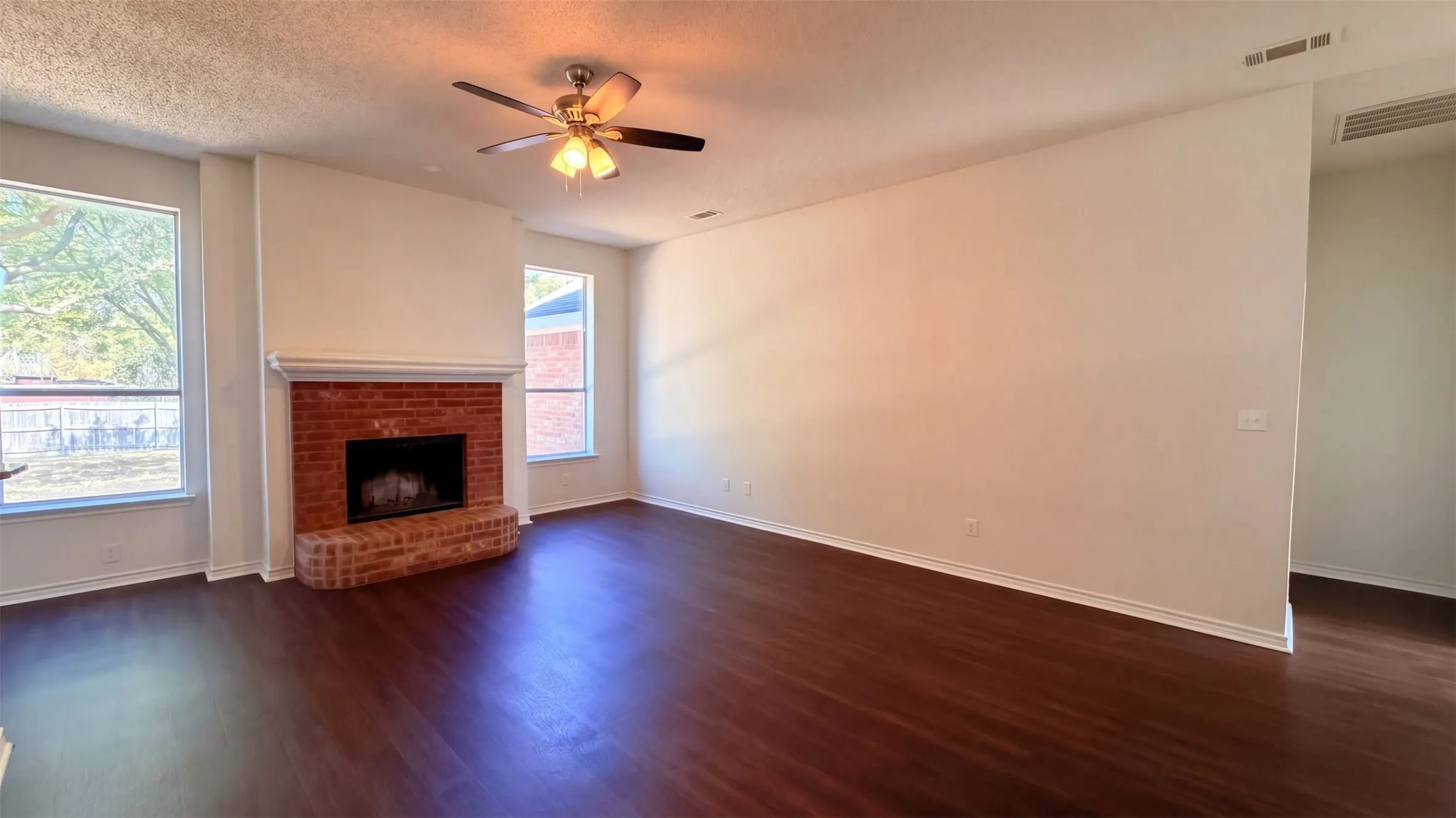 Single Family Residence For Sale in Collin County , 7109 Cottonwood Circle, Sachse, Texas 75048, 3 Bedroom, 2 Bathroom, 2 Garage spaces, 1,519 Sqft, built in 1996, mls#21406582, Real Estate Agent in Sachse, Homes For Sale in Collin county, Homes For Sale in Sachse, Realtor in Sachse Texas, Real Estate Brokerage Independent Realty Texas, Luminita Cordes Realtor