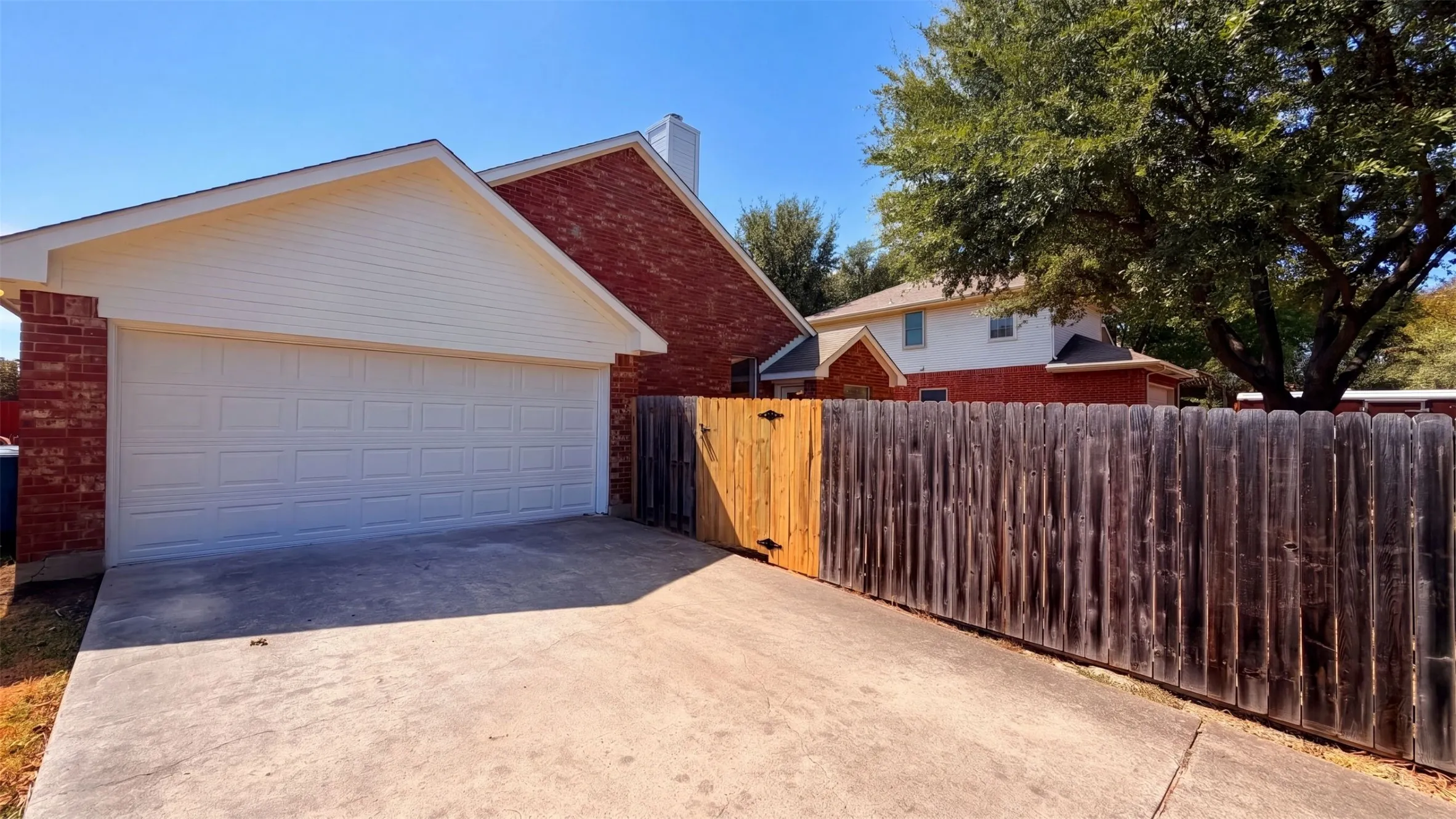 Single Family Residence For Sale in Collin County , 7109 Cottonwood Circle, Sachse, Texas 75048, 3 Bedroom, 2 Bathroom, 2 Garage spaces, 1,519 Sqft, built in 1996, mls#21406582, Real Estate Agent in Sachse, Homes For Sale in Collin county, Homes For Sale in Sachse, Realtor in Sachse Texas, Real Estate Brokerage Independent Realty Texas, Luminita Cordes Realtor