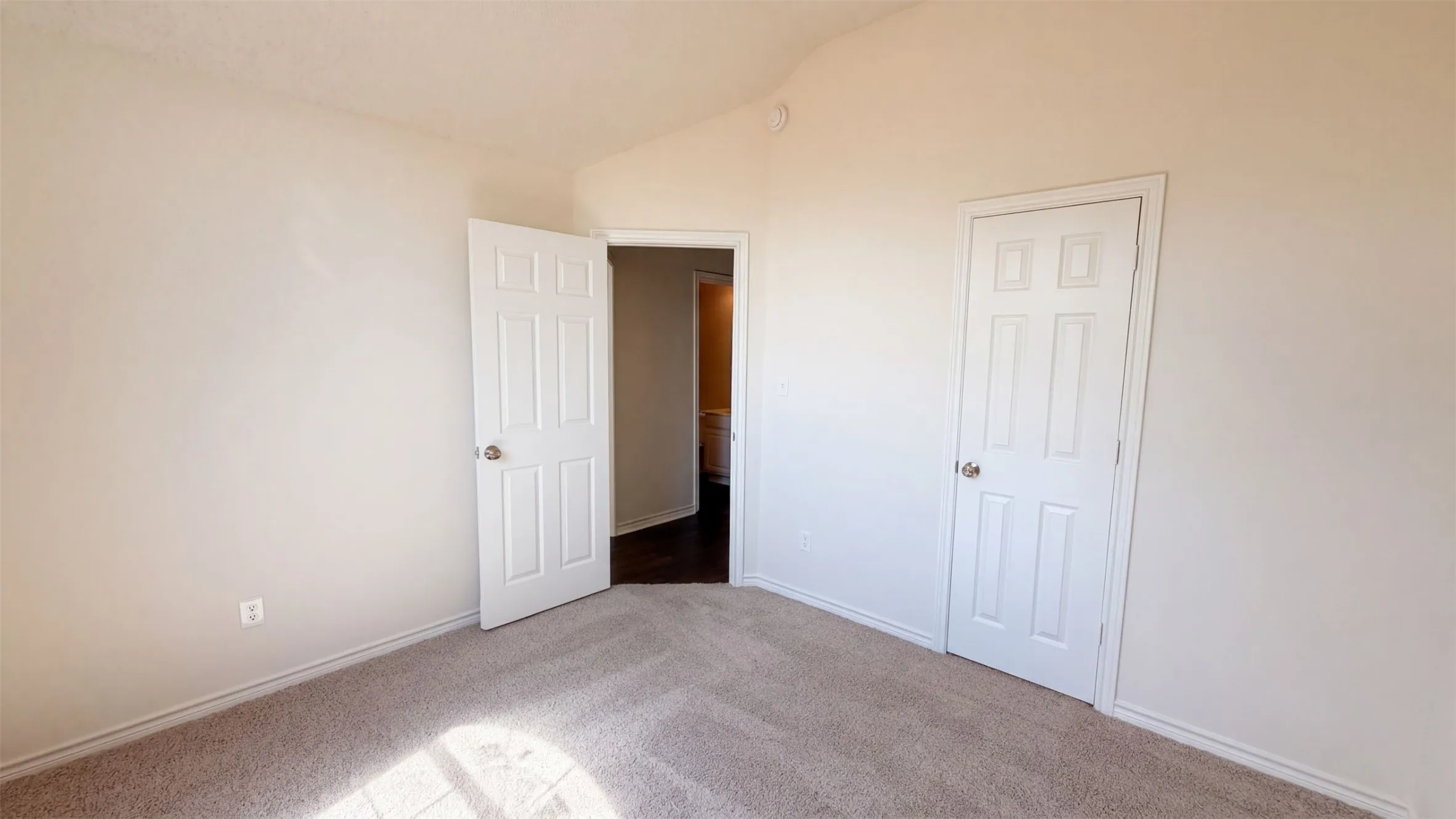 Single Family Residence For Sale in Collin County , 7109 Cottonwood Circle, Sachse, Texas 75048, 3 Bedroom, 2 Bathroom, 2 Garage spaces, 1,519 Sqft, built in 1996, mls#21406582, Real Estate Agent in Sachse, Homes For Sale in Collin county, Homes For Sale in Sachse, Realtor in Sachse Texas, Real Estate Brokerage Independent Realty Texas, Luminita Cordes Realtor