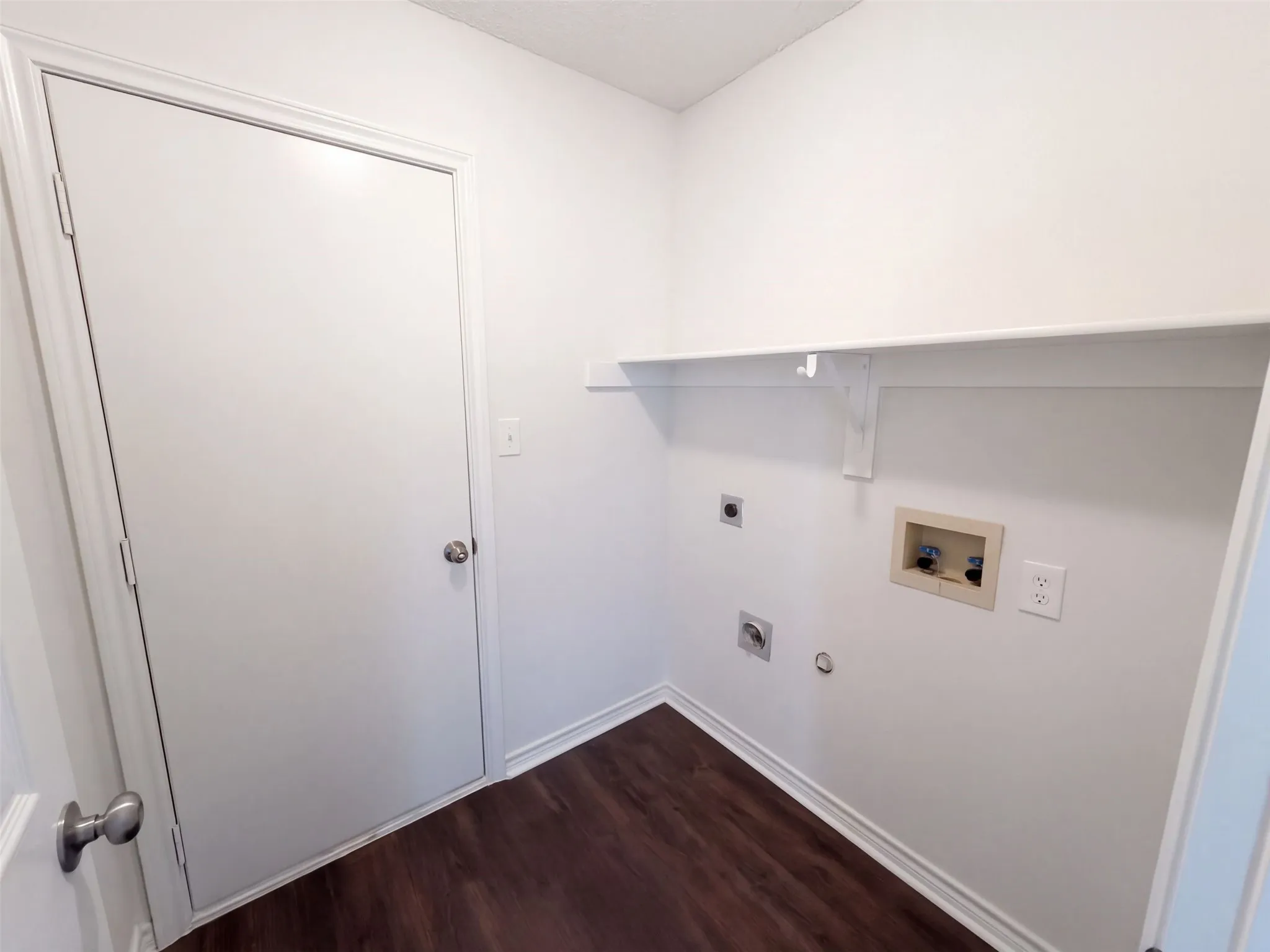 Single Family Residence For Sale in Collin County , 7109 Cottonwood Circle, Sachse, Texas 75048, 3 Bedroom, 2 Bathroom, 2 Garage spaces, 1,519 Sqft, built in 1996, mls#21406582, Real Estate Agent in Sachse, Homes For Sale in Collin county, Homes For Sale in Sachse, Realtor in Sachse Texas, Real Estate Brokerage Independent Realty Texas, Luminita Cordes Realtor