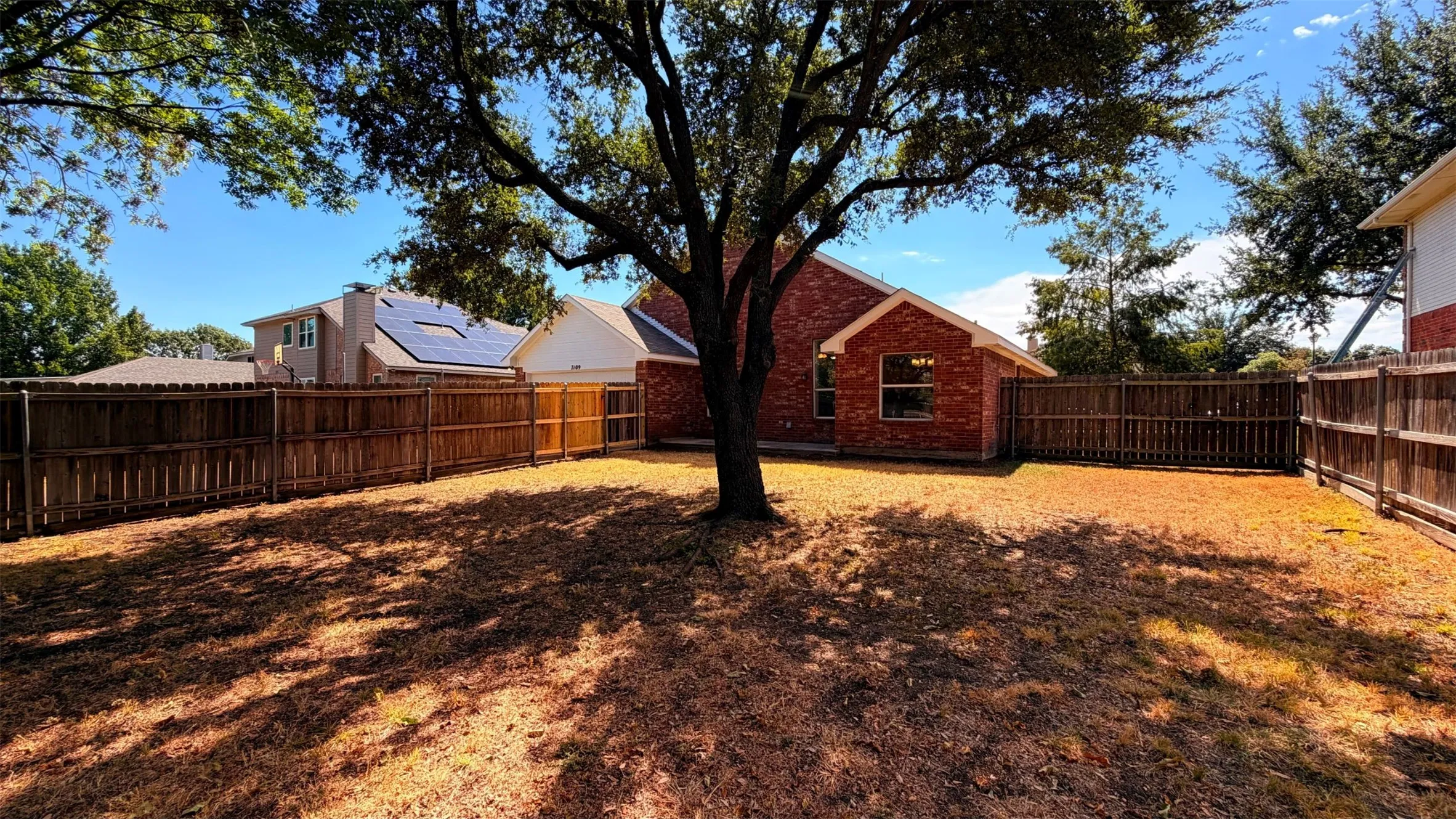 Single Family Residence For Sale in Collin County , 7109 Cottonwood Circle, Sachse, Texas 75048, 3 Bedroom, 2 Bathroom, 2 Garage spaces, 1,519 Sqft, built in 1996, mls#21406582, Real Estate Agent in Sachse, Homes For Sale in Collin county, Homes For Sale in Sachse, Realtor in Sachse Texas, Real Estate Brokerage Independent Realty Texas, Luminita Cordes Realtor
