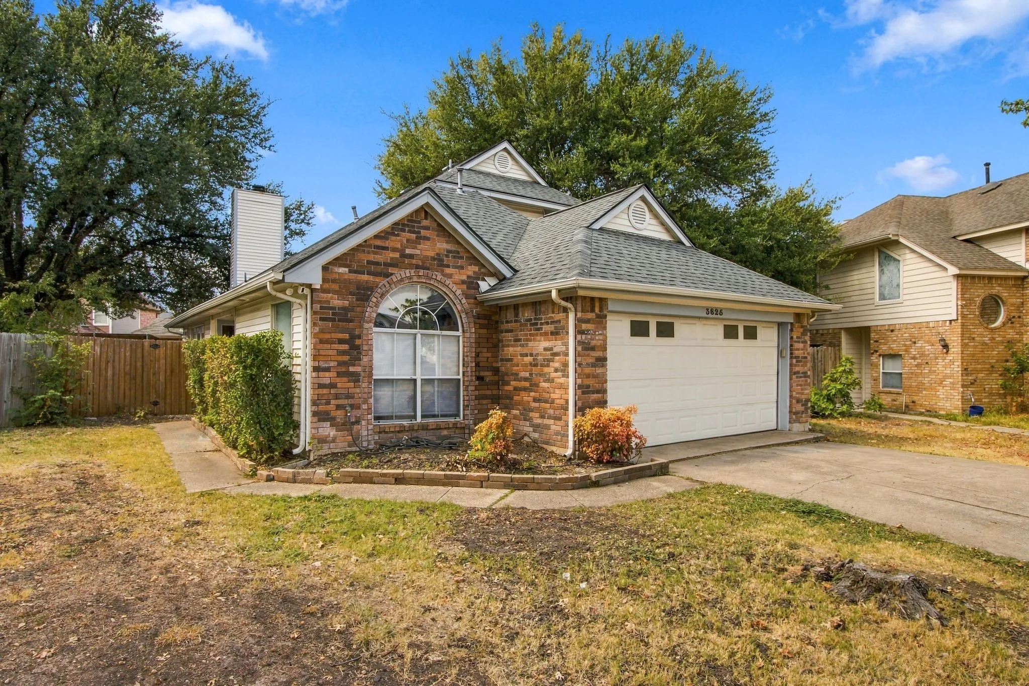 Single Family Residence For Sale in Denton County , 3825 Branch Hollow Circle, Carrollton, Texas 75007, 3 Bedroom, 3 Bathroom, 2 Garage spaces, 1,736 Sqft, built in 1987, mls#21401594, Real Estate Agent in Carrollton, Homes For Sale in Denton county, Homes For Sale in Carrollton, Realtor in Carrollton Texas, Real Estate Brokerage Independent Realty Texas, Luminita Cordes Realtor