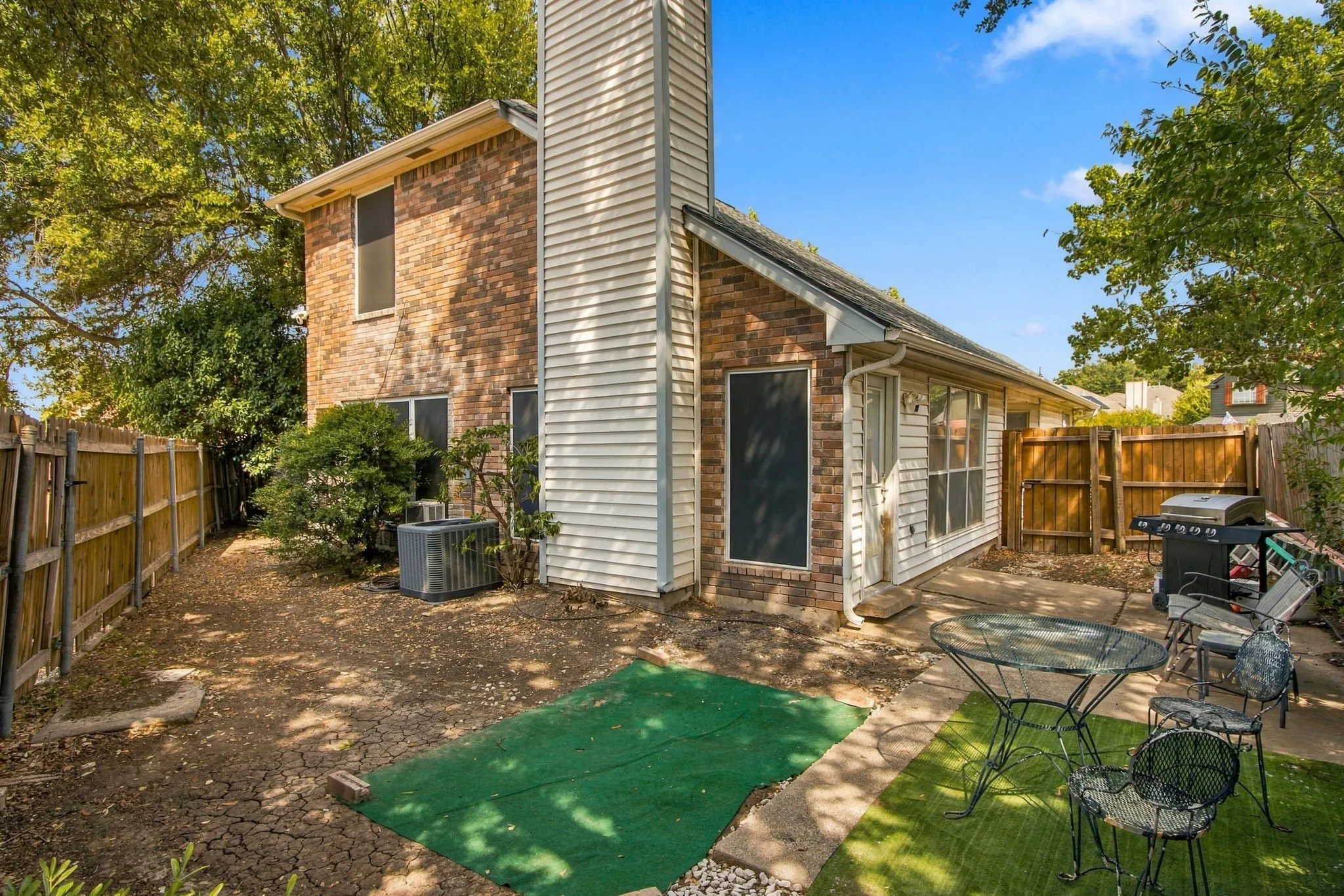 Single Family Residence For Sale in Denton County , 3825 Branch Hollow Circle, Carrollton, Texas 75007, 3 Bedroom, 3 Bathroom, 2 Garage spaces, 1,736 Sqft, built in 1987, mls#21401594, Real Estate Agent in Carrollton, Homes For Sale in Denton county, Homes For Sale in Carrollton, Realtor in Carrollton Texas, Real Estate Brokerage Independent Realty Texas, Luminita Cordes Realtor