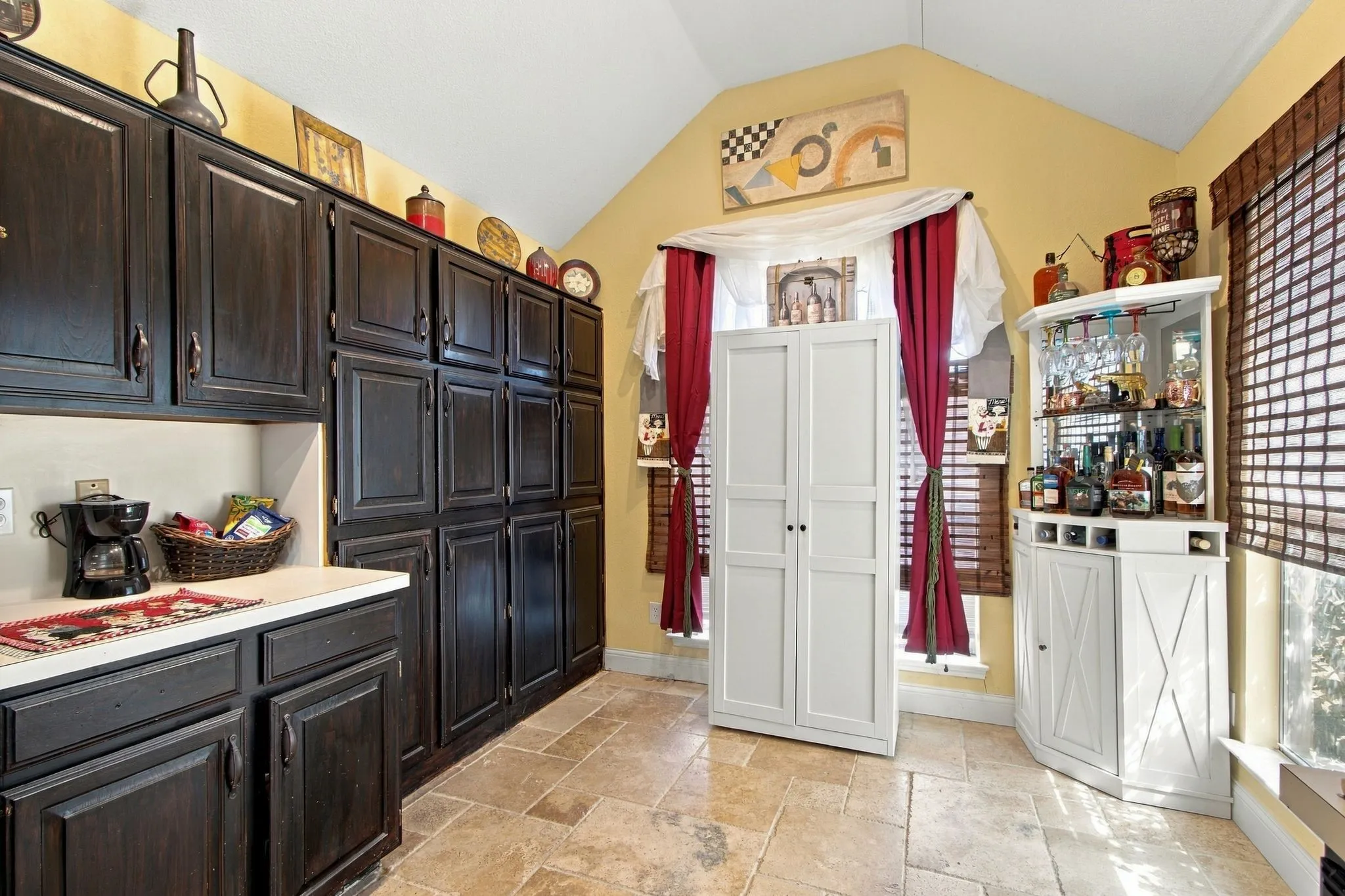 Single Family Residence For Sale in Denton County , 3825 Branch Hollow Circle, Carrollton, Texas 75007, 3 Bedroom, 3 Bathroom, 2 Garage spaces, 1,736 Sqft, built in 1987, mls#21401594, Real Estate Agent in Carrollton, Homes For Sale in Denton county, Homes For Sale in Carrollton, Realtor in Carrollton Texas, Real Estate Brokerage Independent Realty Texas, Luminita Cordes Realtor