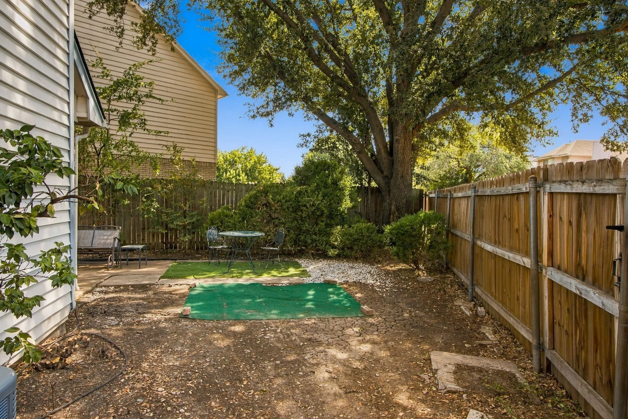 Single Family Residence For Sale in Denton County , 3825 Branch Hollow Circle, Carrollton, Texas 75007, 3 Bedroom, 3 Bathroom, 2 Garage spaces, 1,736 Sqft, built in 1987, mls#21401594, Real Estate Agent in Carrollton, Homes For Sale in Denton county, Homes For Sale in Carrollton, Realtor in Carrollton Texas, Real Estate Brokerage Independent Realty Texas, Luminita Cordes Realtor