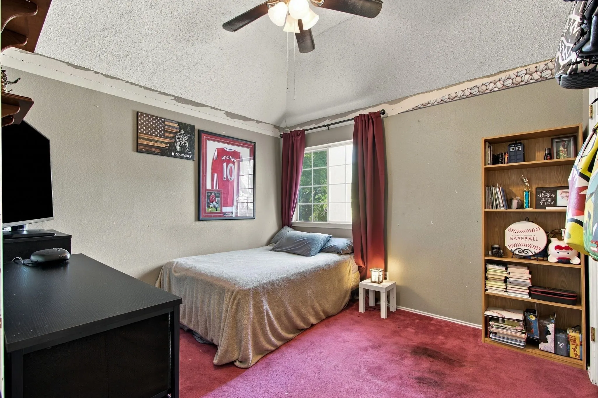 Single Family Residence For Sale in Denton County , 3825 Branch Hollow Circle, Carrollton, Texas 75007, 3 Bedroom, 3 Bathroom, 2 Garage spaces, 1,736 Sqft, built in 1987, mls#21401594, Real Estate Agent in Carrollton, Homes For Sale in Denton county, Homes For Sale in Carrollton, Realtor in Carrollton Texas, Real Estate Brokerage Independent Realty Texas, Luminita Cordes Realtor