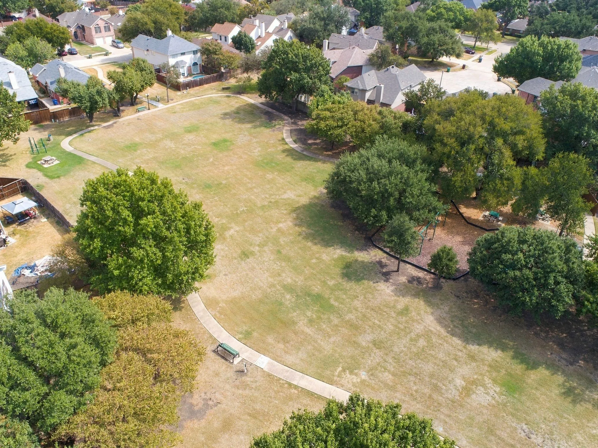 Single Family Residence For Sale in Denton County , 3825 Branch Hollow Circle, Carrollton, Texas 75007, 3 Bedroom, 3 Bathroom, 2 Garage spaces, 1,736 Sqft, built in 1987, mls#21401594, Real Estate Agent in Carrollton, Homes For Sale in Denton county, Homes For Sale in Carrollton, Realtor in Carrollton Texas, Real Estate Brokerage Independent Realty Texas, Luminita Cordes Realtor