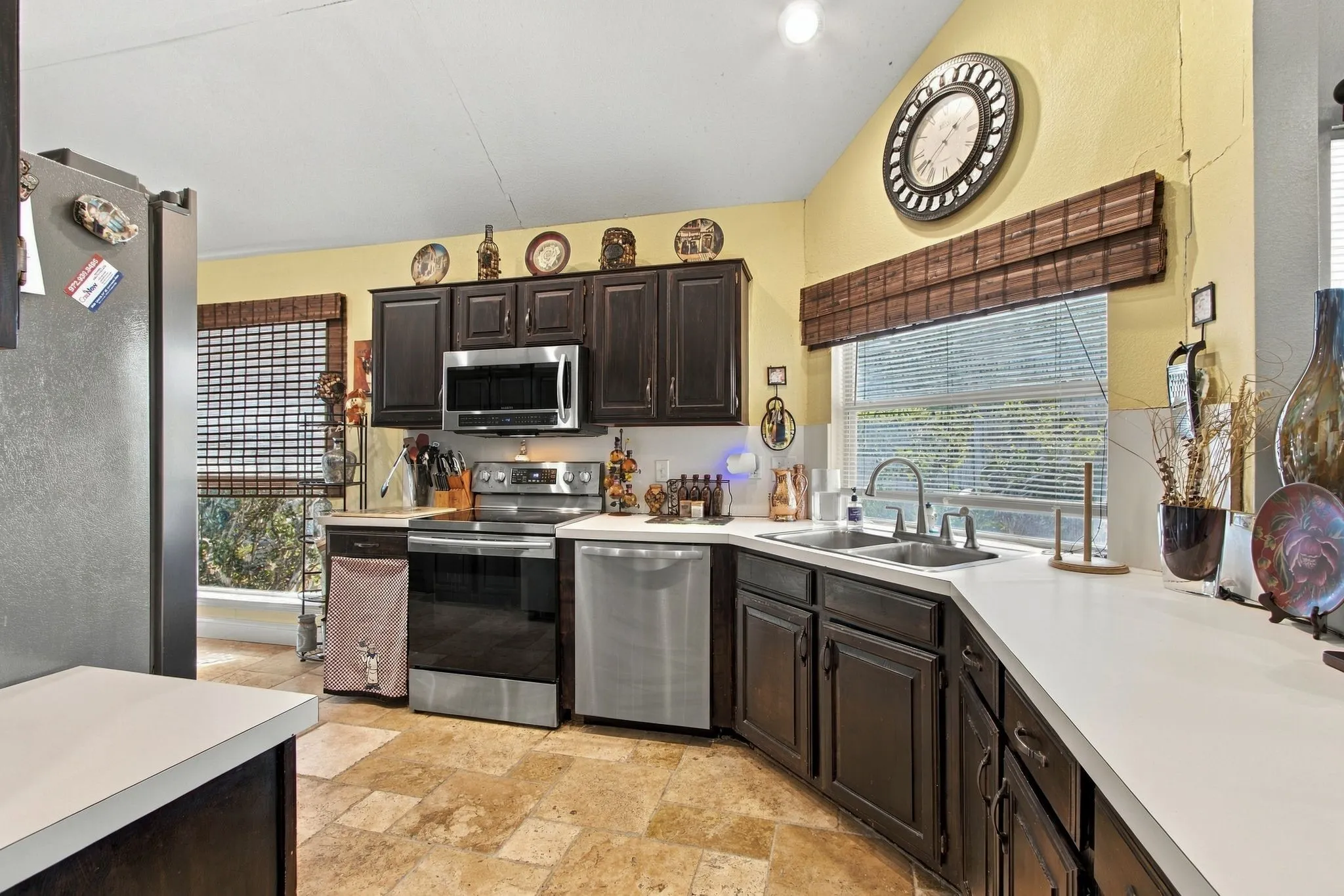 Single Family Residence For Sale in Denton County , 3825 Branch Hollow Circle, Carrollton, Texas 75007, 3 Bedroom, 3 Bathroom, 2 Garage spaces, 1,736 Sqft, built in 1987, mls#21401594, Real Estate Agent in Carrollton, Homes For Sale in Denton county, Homes For Sale in Carrollton, Realtor in Carrollton Texas, Real Estate Brokerage Independent Realty Texas, Luminita Cordes Realtor