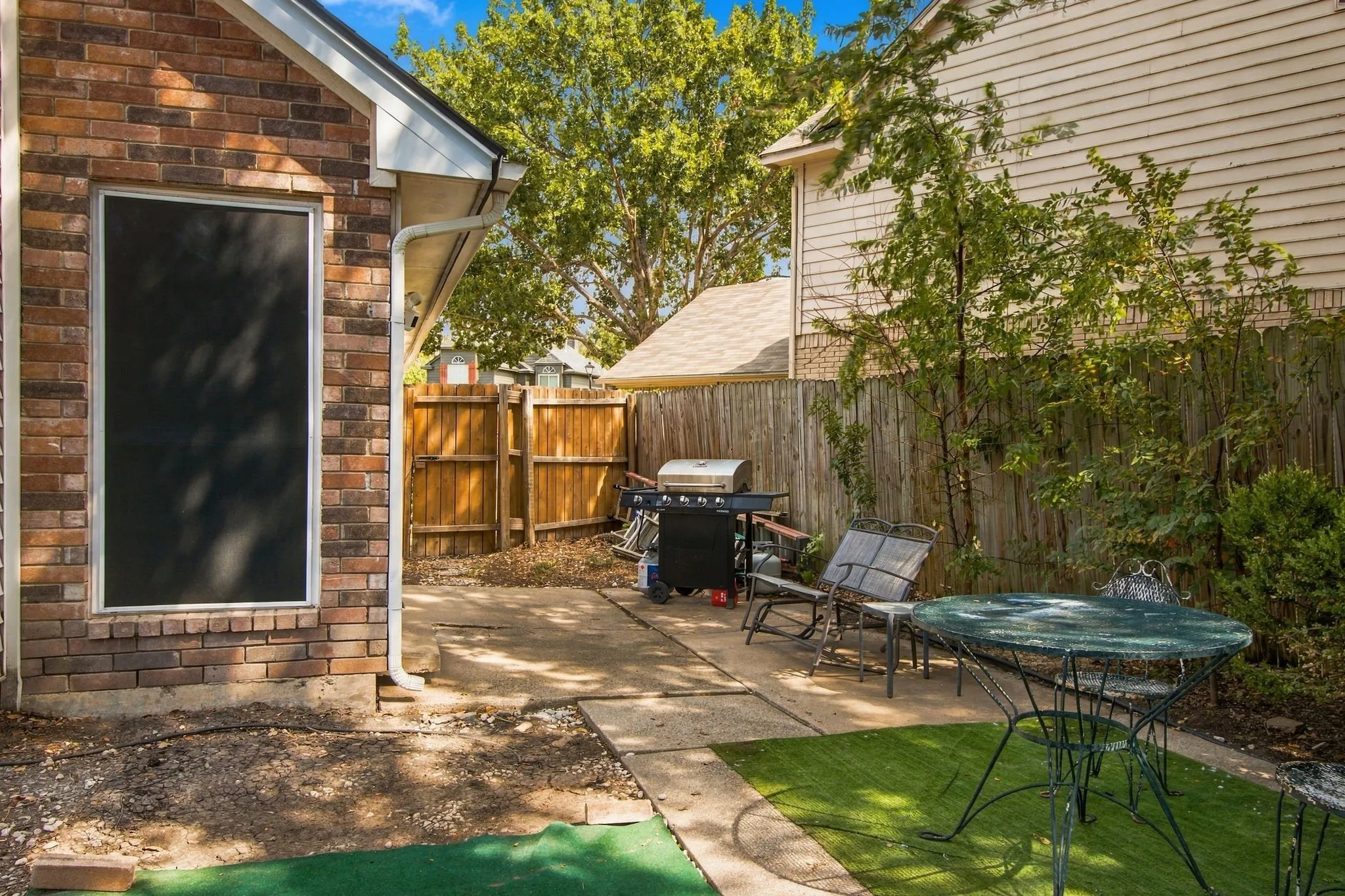 Single Family Residence For Sale in Denton County , 3825 Branch Hollow Circle, Carrollton, Texas 75007, 3 Bedroom, 3 Bathroom, 2 Garage spaces, 1,736 Sqft, built in 1987, mls#21401594, Real Estate Agent in Carrollton, Homes For Sale in Denton county, Homes For Sale in Carrollton, Realtor in Carrollton Texas, Real Estate Brokerage Independent Realty Texas, Luminita Cordes Realtor