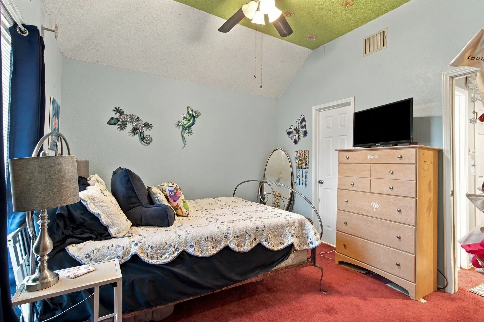 Single Family Residence For Sale in Denton County , 3825 Branch Hollow Circle, Carrollton, Texas 75007, 3 Bedroom, 3 Bathroom, 2 Garage spaces, 1,736 Sqft, built in 1987, mls#21401594, Real Estate Agent in Carrollton, Homes For Sale in Denton county, Homes For Sale in Carrollton, Realtor in Carrollton Texas, Real Estate Brokerage Independent Realty Texas, Luminita Cordes Realtor
